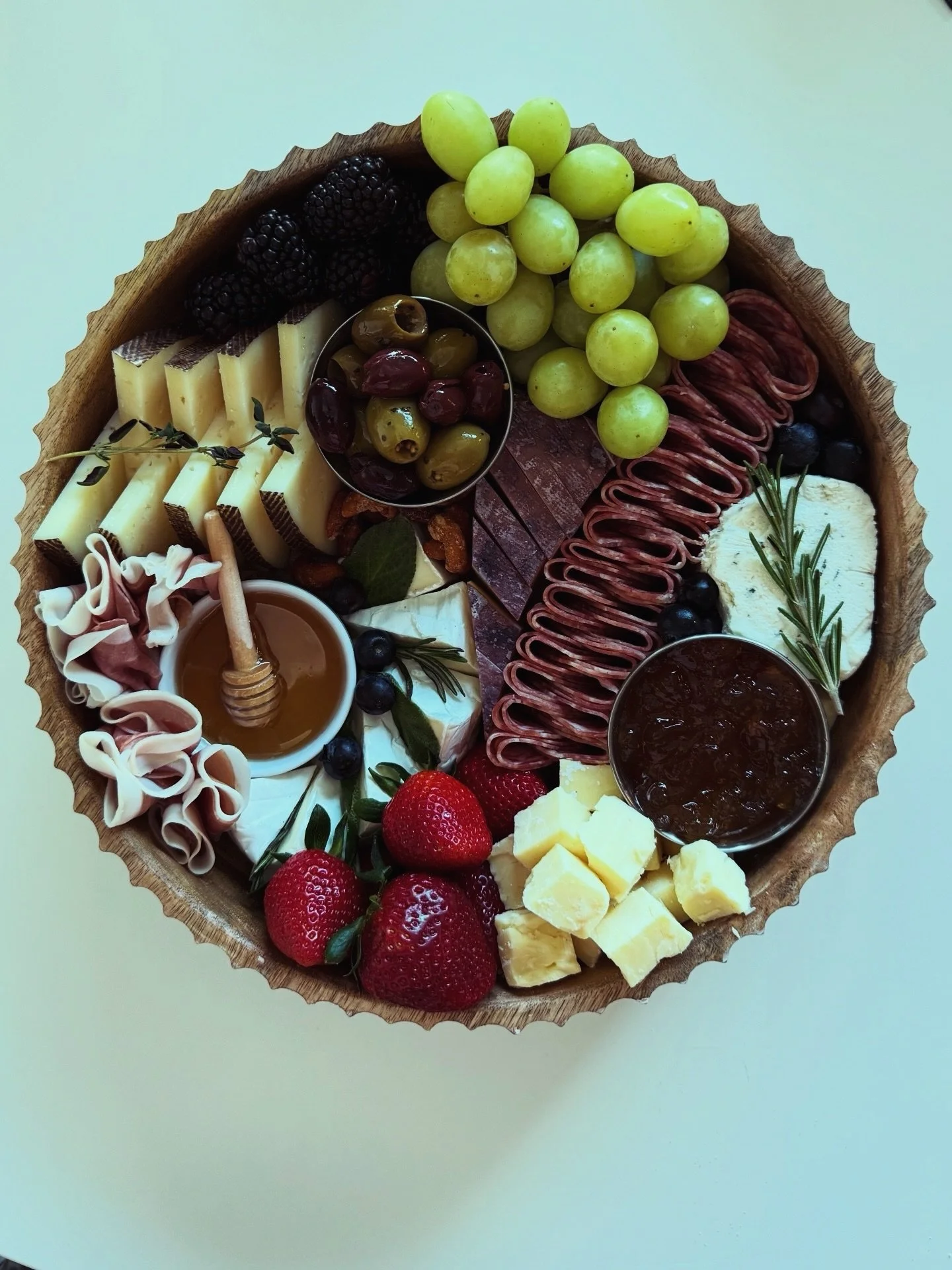 A couple of smaller boards from last week 🧀 🍇 

Local honey from @wholemadefarm and pepper jelly from @blazekfamilygardensandgoods 🍯 🌶️