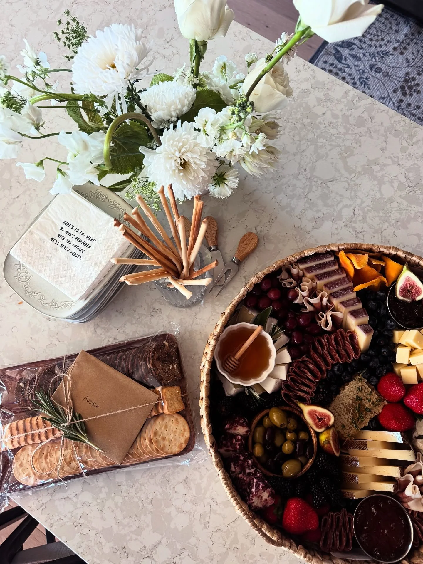 Had fun putting this board together for a party tonight! Feeling grateful for the opportunity to help make it delicious 😋 

🧀🫒🍇