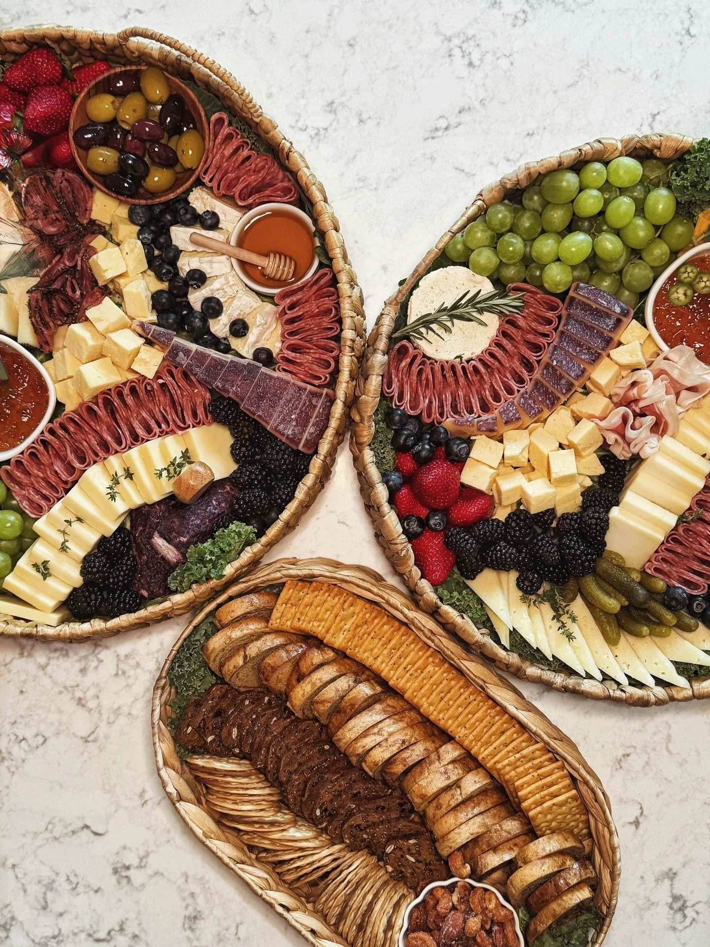 Simple ingredients. Elevated experience. 

Pepper Jelly from @blazekfamilygardensandgoods and honey from @wholemadefarm for this board