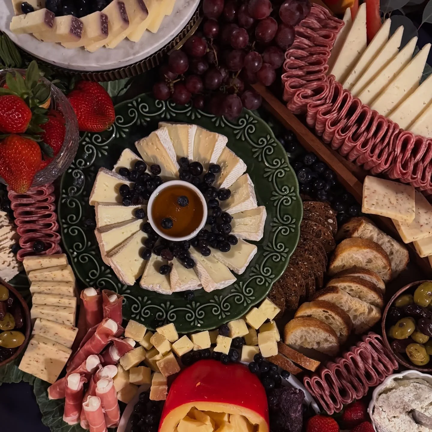 Last night at The Bunker 🏢🍇🧀

Honey by @wholemadefarm 
Pepper Jelly by @blazekfamilygardensandgoods 
Sourdough by RenFormels