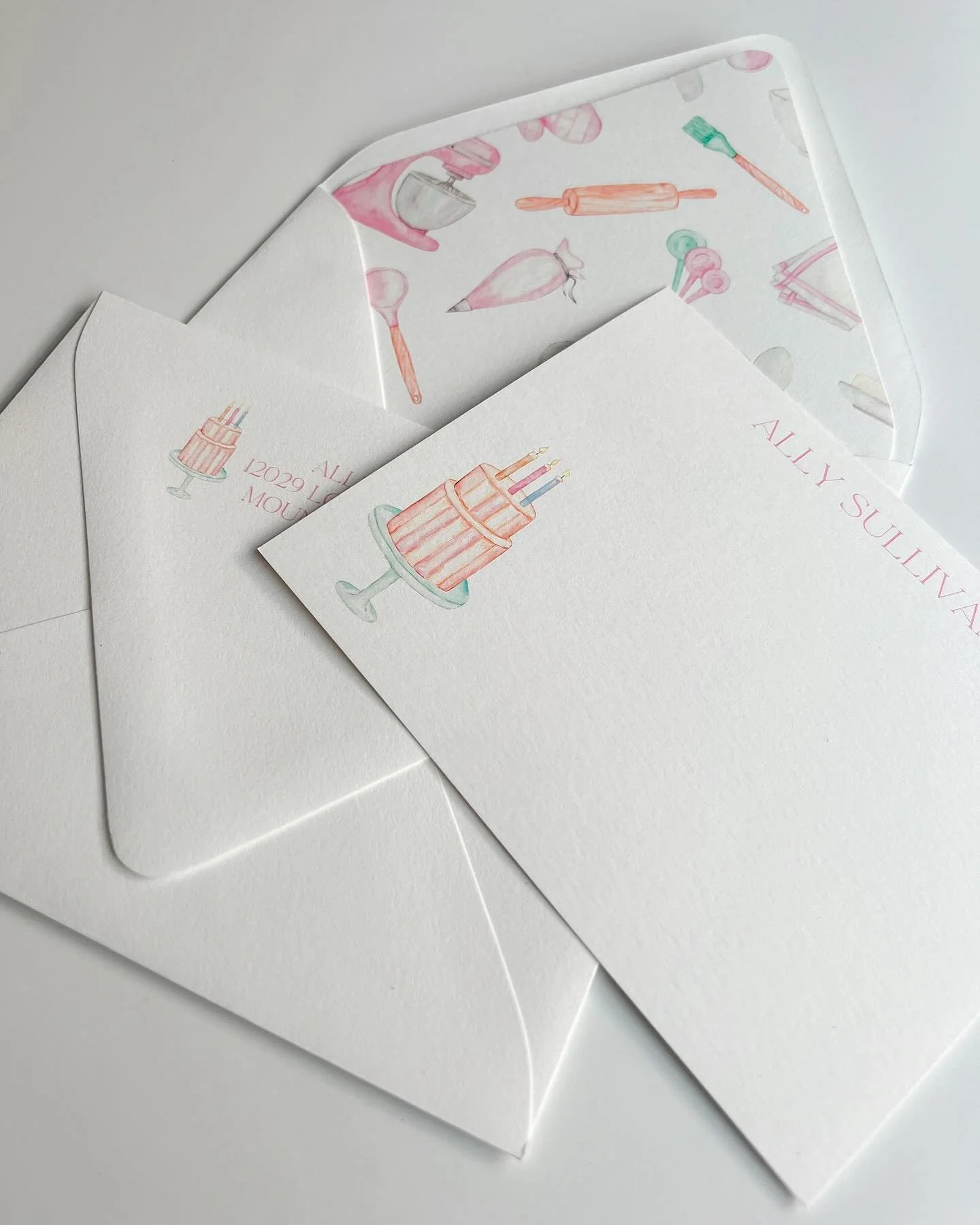 What an honor it was to whisk up some sweet stationery for @cakes_by_ally !!