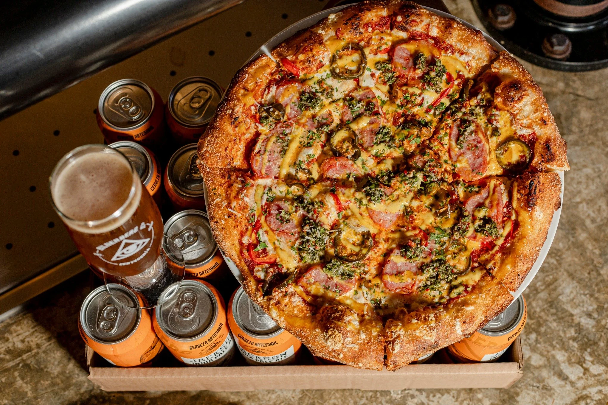 Rey Bael de @profano_pizzeria + cerveza Bilderberg 🔥