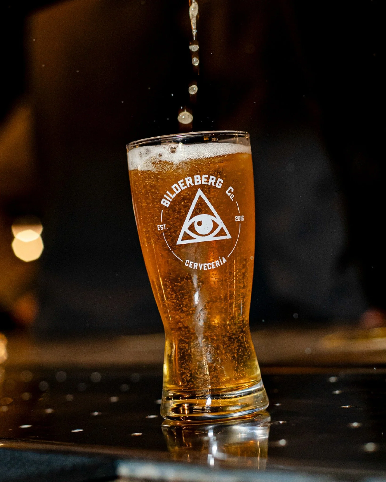 Hoy se sirven en el tap 
&iquest;Vamos por unas  cervezas a Bilderberg?