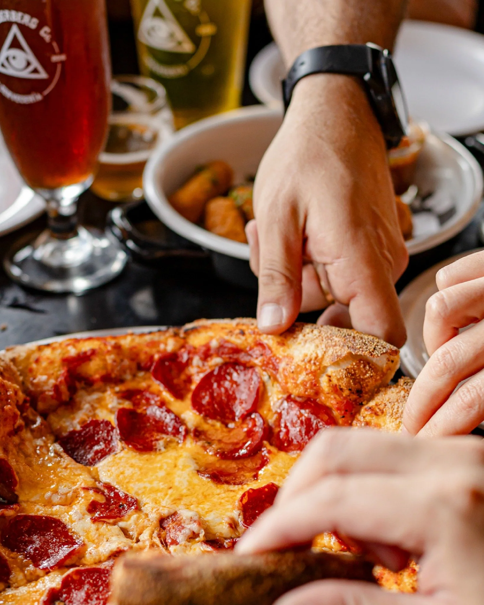 Viernes y todo se puede. C&aacute;ele a Bildi y disfruta de nuestras cervezas y pizzas 🍕💥