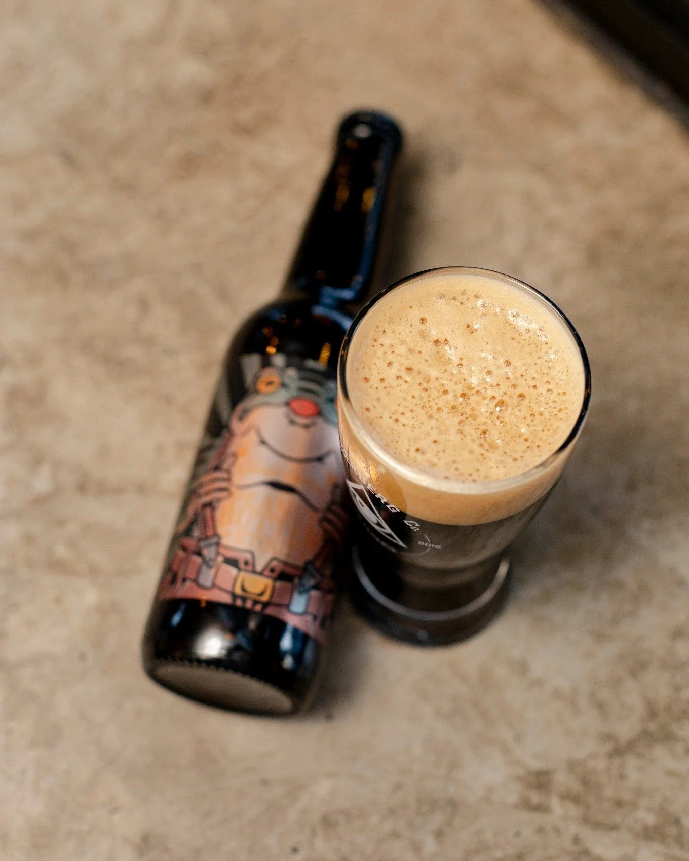 &iquest;Ya probaste nuestra Peanut Butter Stout? La tenemos en dos presentaciones, directo de barril y botella.