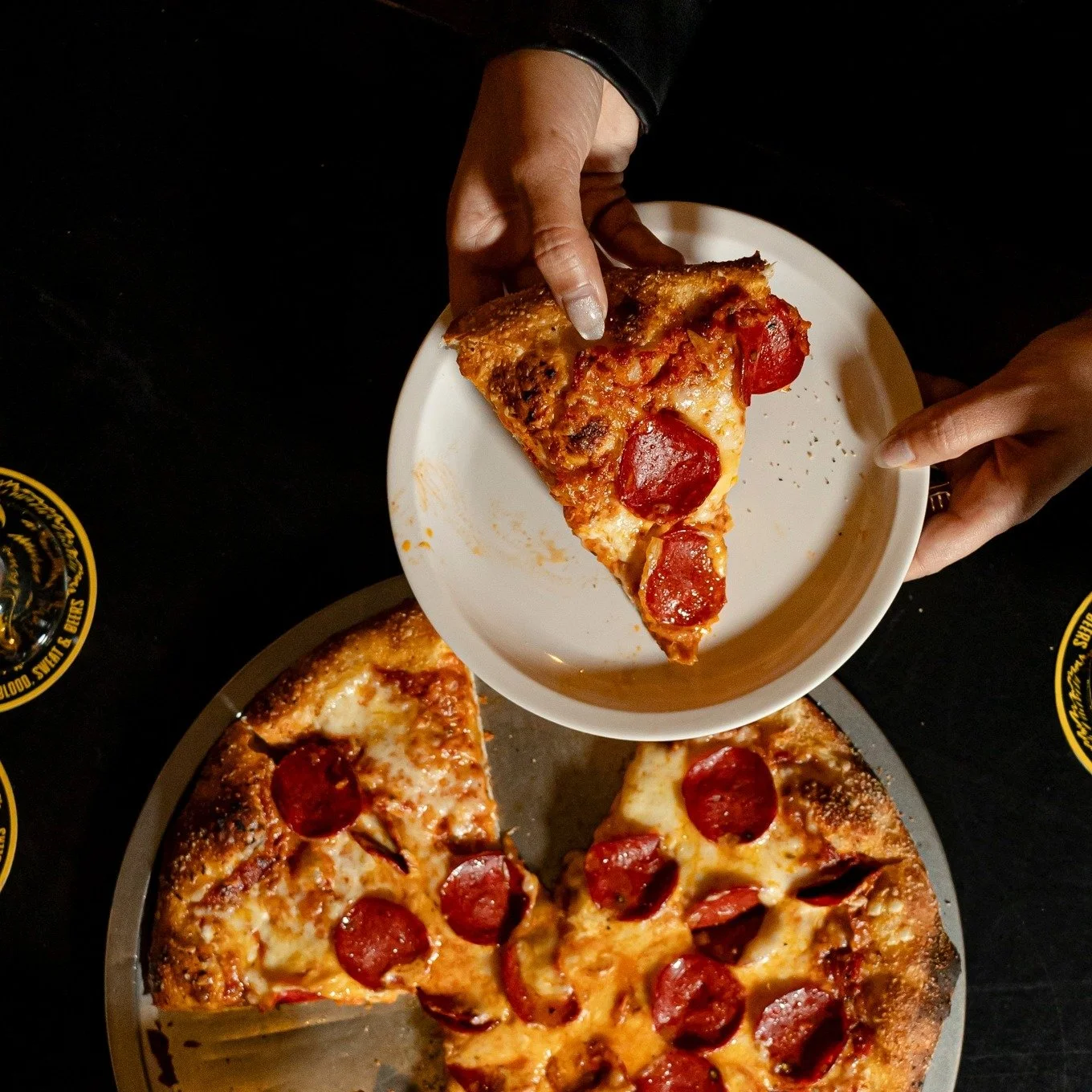 Pizza, amigos y cerveza. Combo perfecto 💥