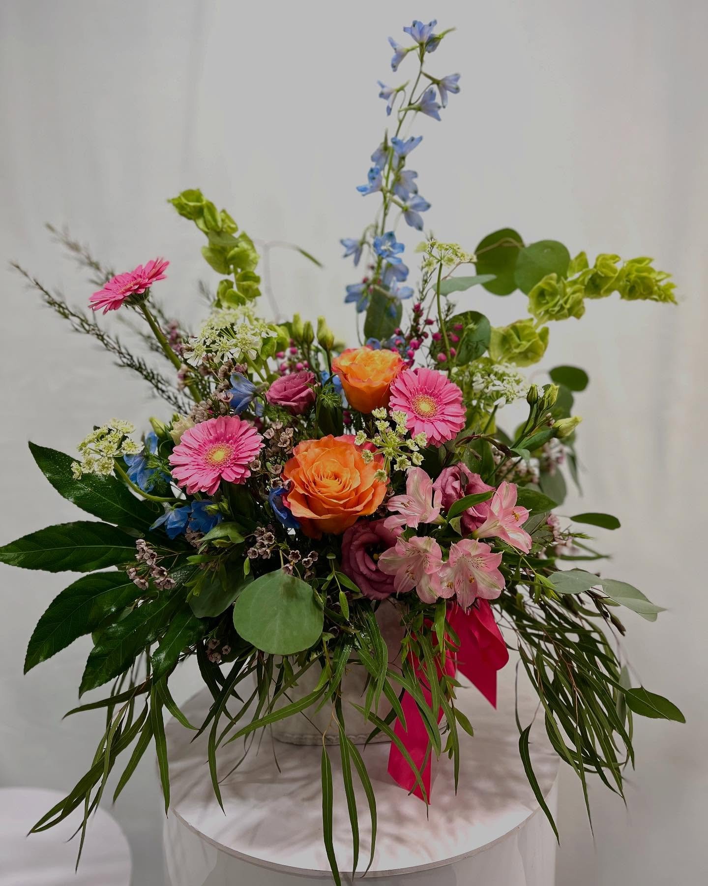 Make someone&rsquo;s week with a beautiful arrangement!!🌸

We&rsquo;re open Tues - Friday from 10-4
 &amp; Saturday 10-1!