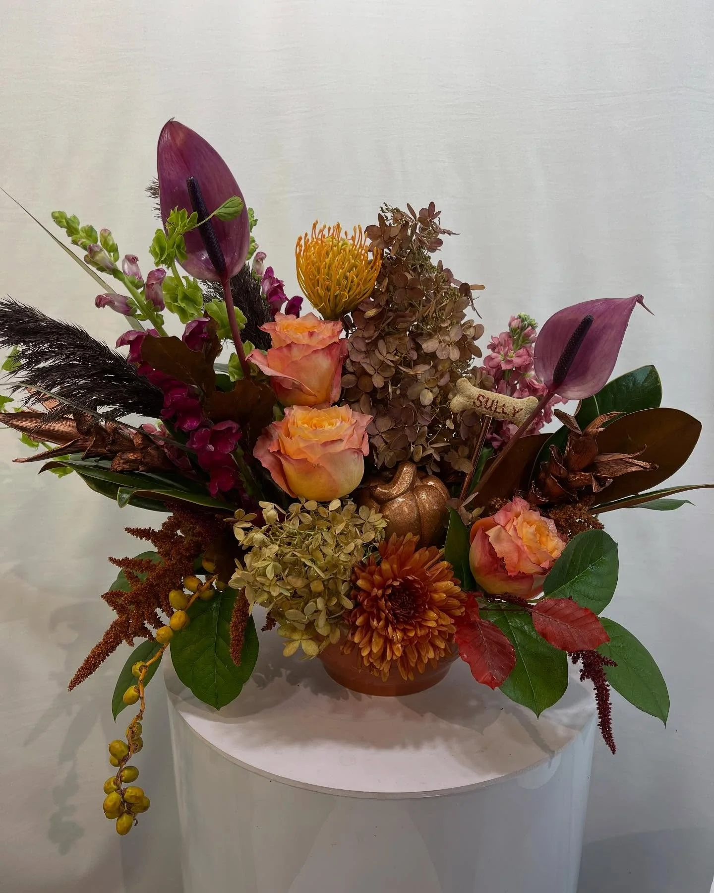 All you have seen is weddings lately. How about taking a peek at what we do on the daily! 

🌺Call for your custom arrangement today. 330-499-3350

❗️Store updates:
🎄Christmas open house is November 6th 12-8pm
🌻Thanksgiving flower Class set for Tue