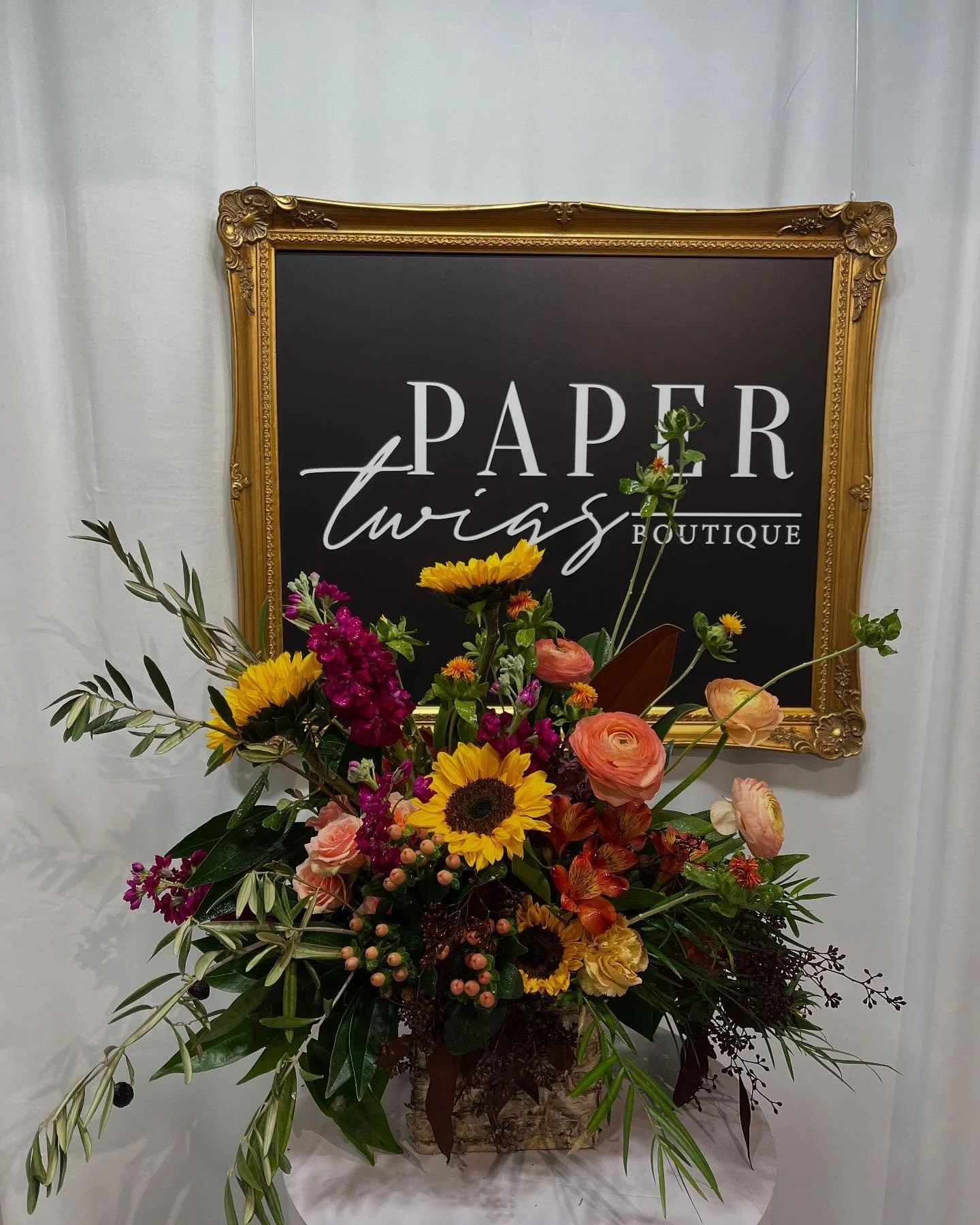 𝙏𝙝𝙖𝙣𝙠𝙨𝙜𝙞𝙫𝙞𝙣𝙜 𝙛𝙡𝙤𝙧𝙖𝙡𝙨 𝙝𝙞𝙩 𝙙𝙞𝙛𝙛𝙚𝙧𝙚𝙣𝙩 𝙩𝙝𝙞𝙨 𝙮𝙚𝙖𝙧&mdash;𝙖𝙣𝙙 𝙬𝙚&rsquo;𝙧𝙚 𝙟𝙪𝙨𝙩 𝙜𝙚𝙩𝙩𝙞𝙣𝙜 𝙨𝙩𝙖𝙧𝙩𝙚𝙙.
𝙉𝙤𝙬 𝙗𝙤𝙤𝙠𝙞𝙣𝙜 𝙖𝙡𝙡 𝙝𝙤𝙡𝙞𝙙𝙖𝙮 𝙖𝙧𝙧𝙖𝙣𝙜𝙚𝙢𝙚𝙣𝙩𝙨, 𝙥𝙖𝙧𝙩𝙞𝙚𝙨, 𝙚𝙫𝙚𝙣𝙩?