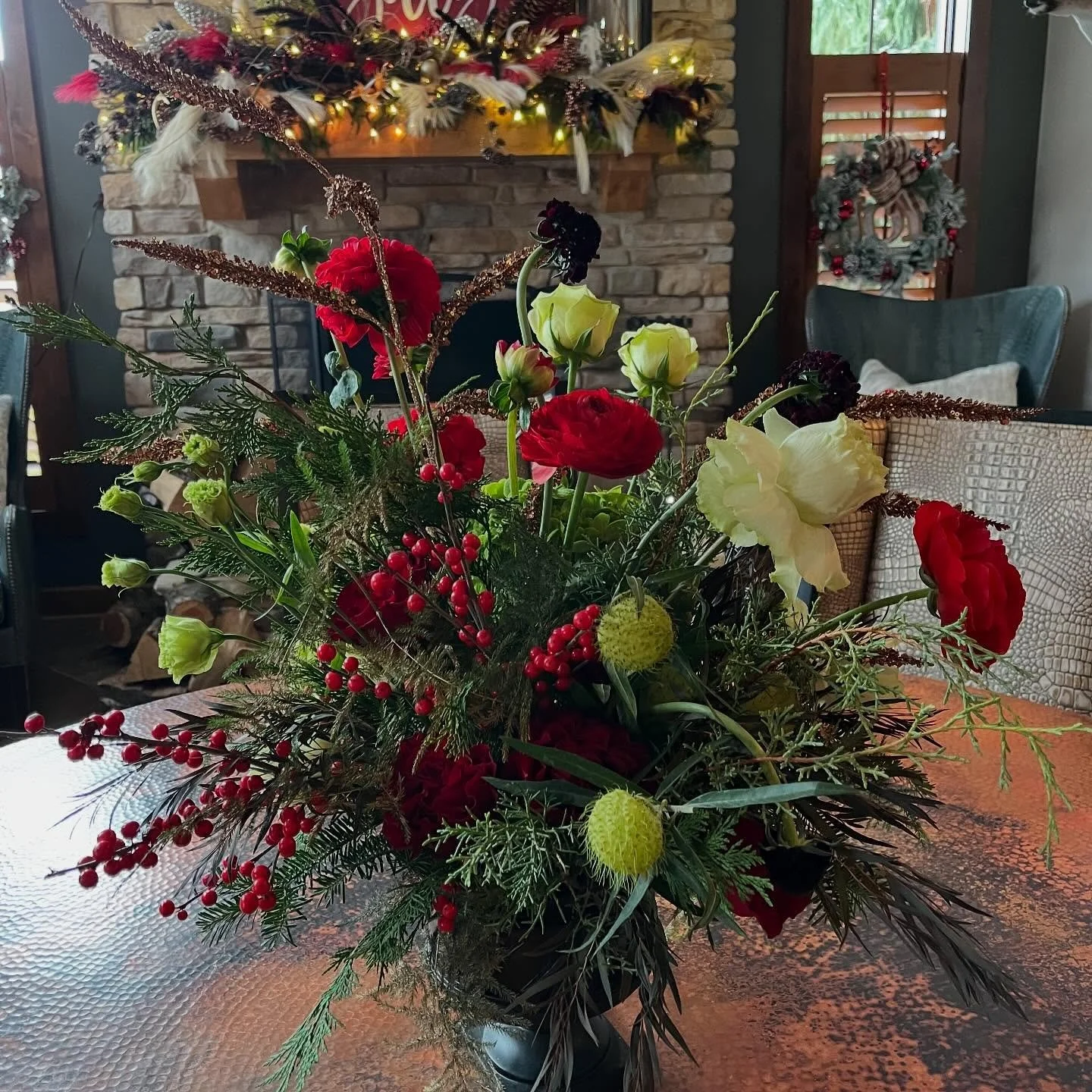 Planning a corporate event or personal event? 🌿
Remember us for your next celebration !
We offer custom florals and signage tailored to your needs.
Many companies celebrate after the holidays&mdash;so if you&rsquo;re ready to spruce up your space wi