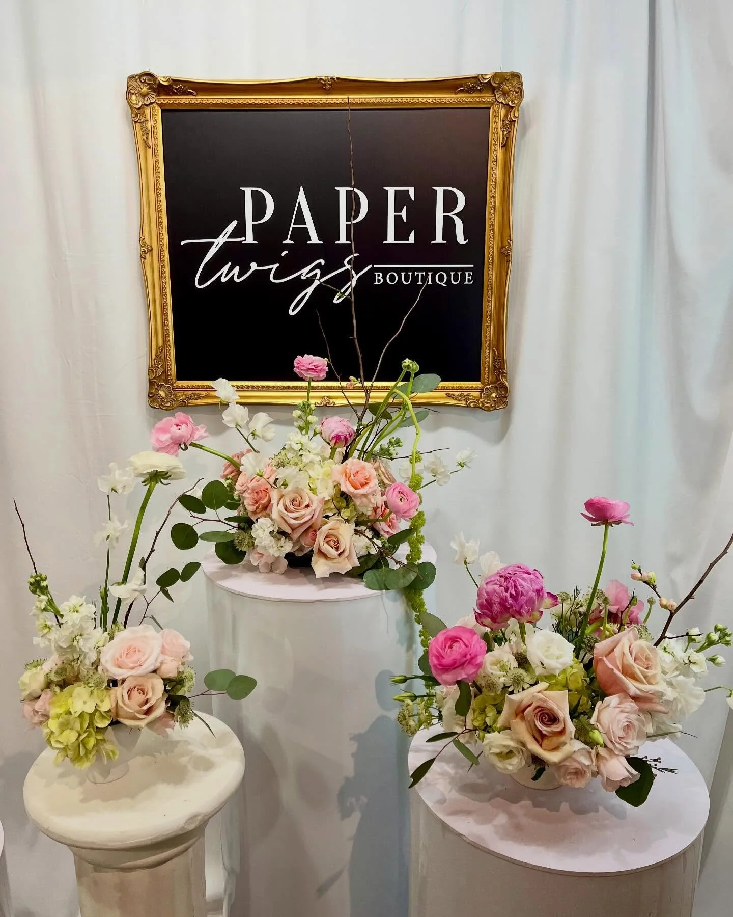 Soft pink flowers and fresh greenery&hellip; the sweetest sign that spring is almost here 🌸🌿