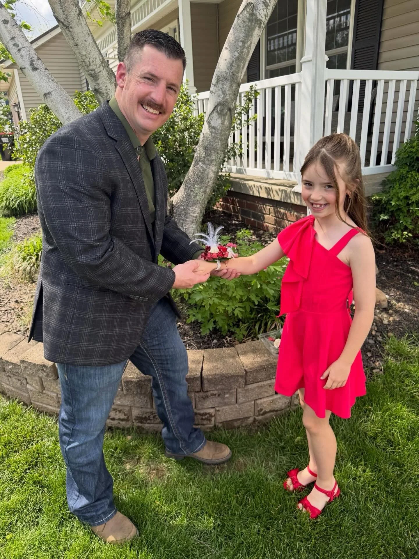 It was so fun creating corsages and flower crowns for these daddy &amp; daughter dances! 
We love being apart of these moments! 🌸🦋