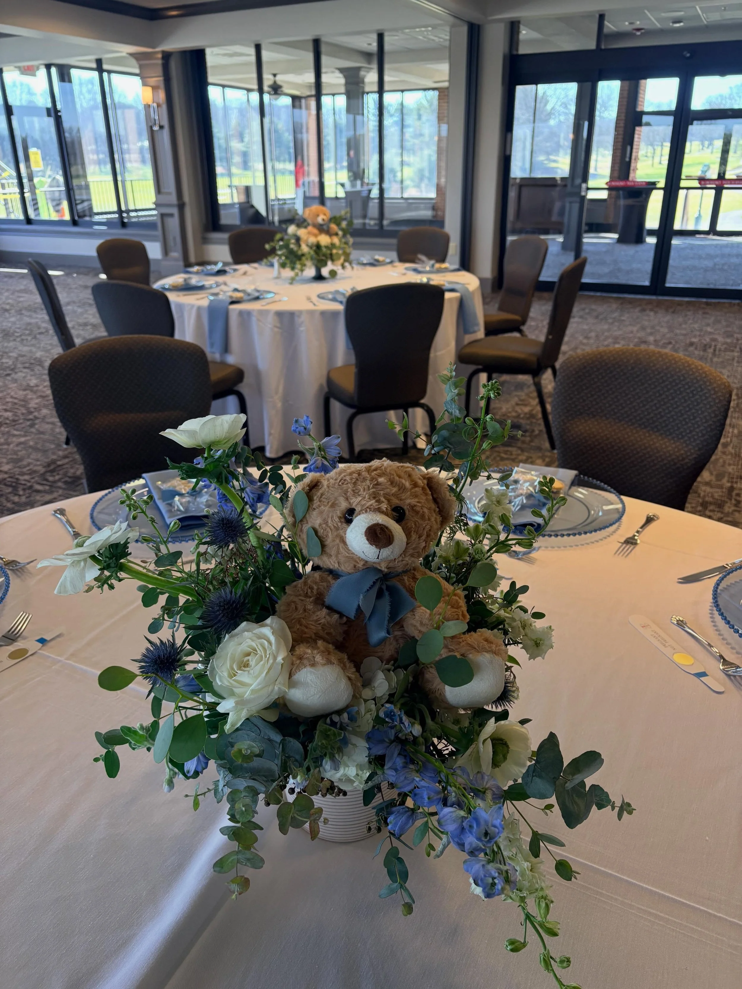 We were bear-y honored to help this Mom-to-be bring her vison to life by incorporating teddy bears into her centerpieces! Creating the stunning piece in the bassinet is definitely in our top favorites! 🐻