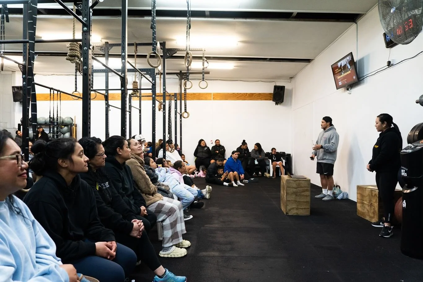 ✨Spring SZN challenge info evening ✨

Our challengers have been given the tools. 
Now it&rsquo;s their turn to use them. 
We are here every step of the way! 

@the.protein_cache &amp; @efnoats_ providing some samole for our night 🙏🏽

Day 1, Week 1.