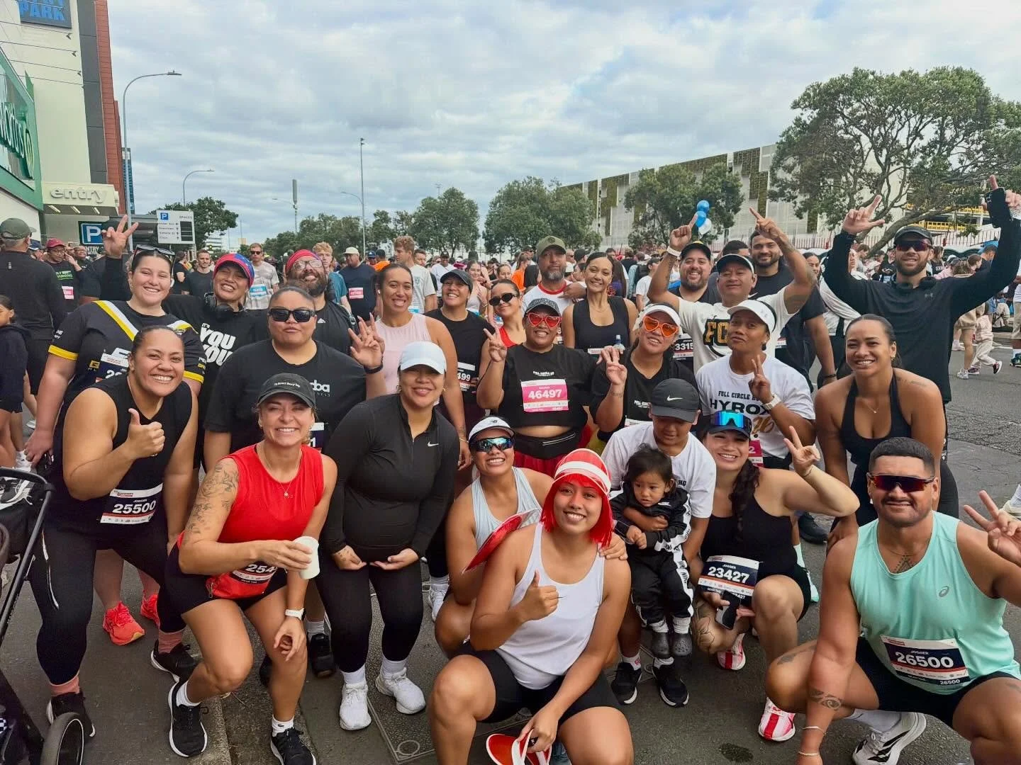 🏃🏽🏃🏽&zwj;♀️ROUND THE BAYS &lsquo;26✅

First one for our community and what vibe! 
Loved seeing everyone out on the track today! 
So many more others not in the photo but i see you!

Hope everyone got home safely and injury free! Let&rsquo;s run i