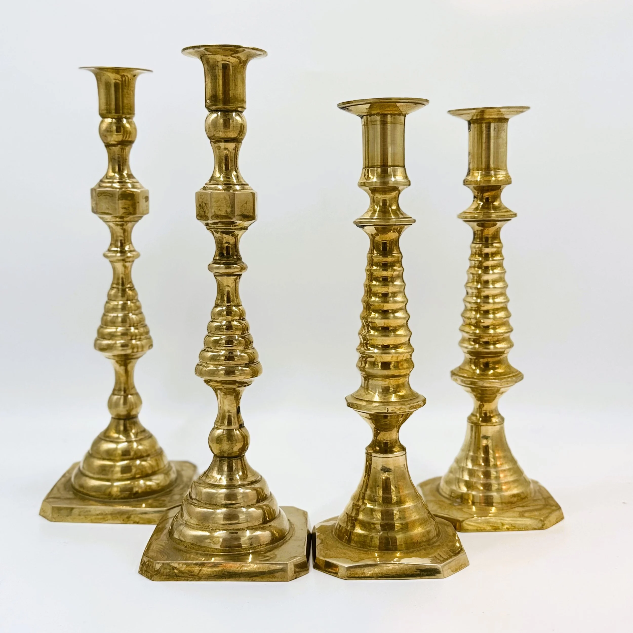 Ceramic wall-mounted soap dish with green glaze