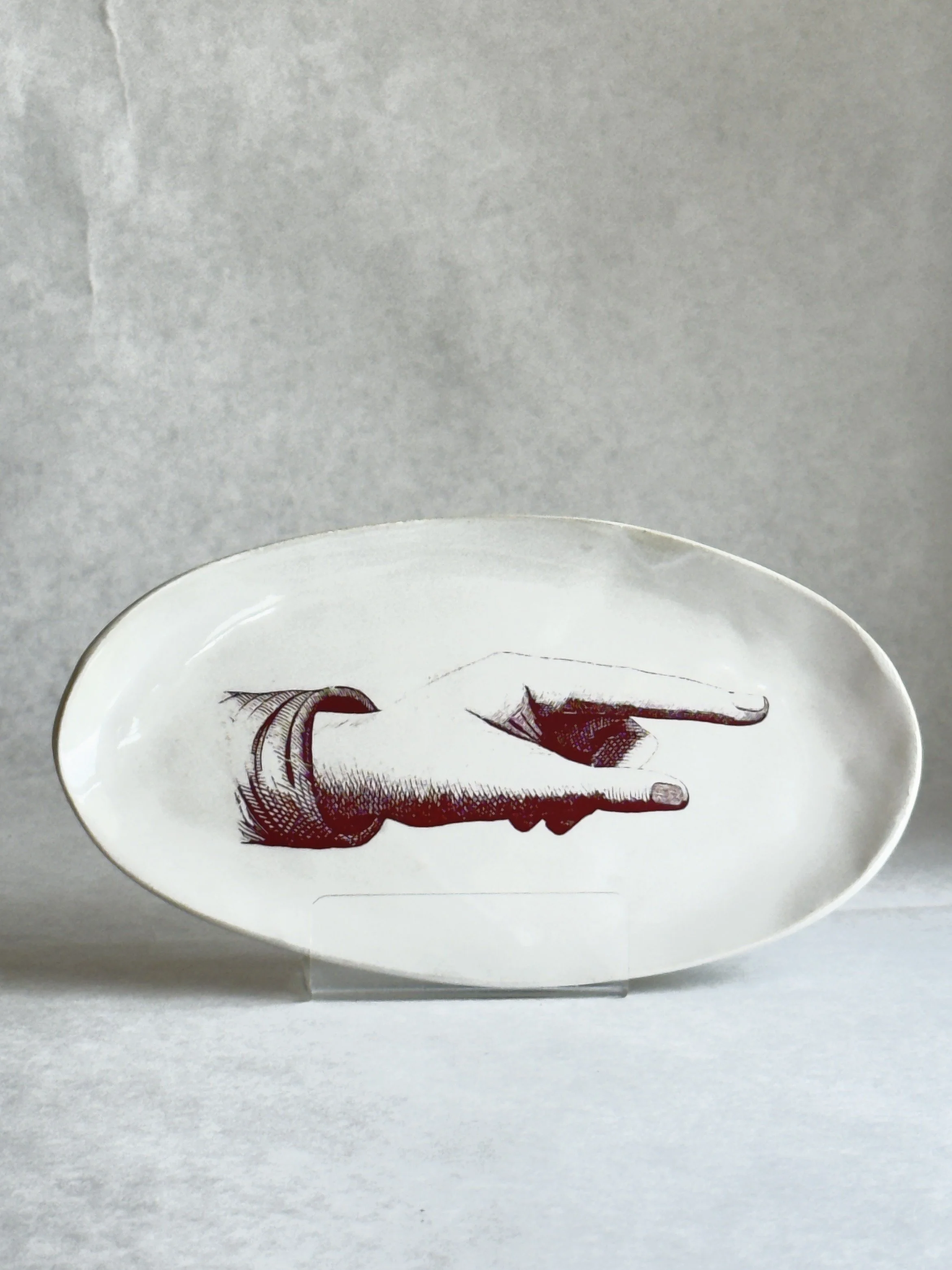 Vintage Stoneware Accent Plate - Pointing