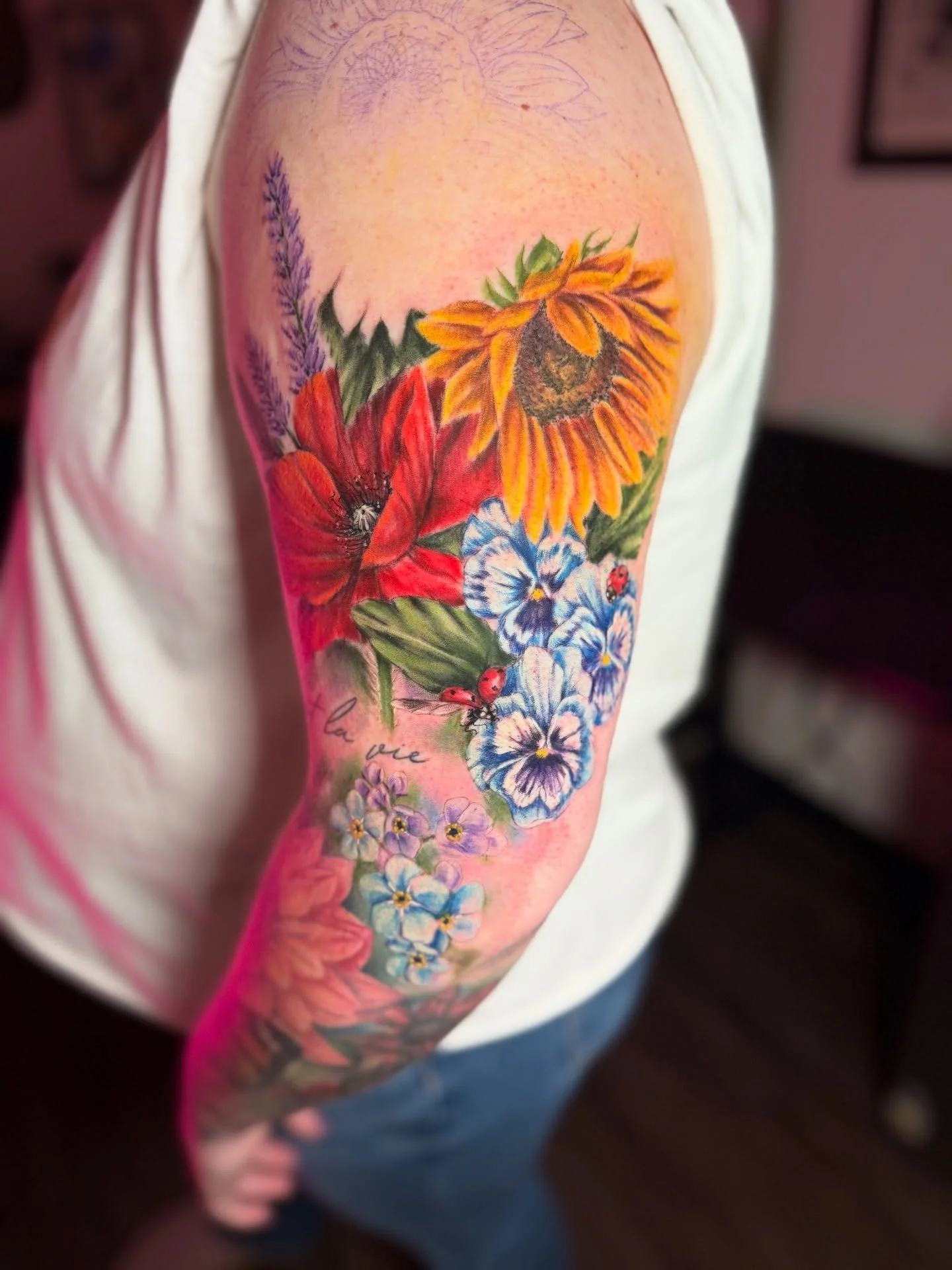 A work in progress for the remarkable Cheyanne💜
Thank you so much for your trust, in not only allowing me to expand this gorgeous tattoo you have, but also in being yourself in my chair. 
Thank you for being great to chat with, rock out to music w