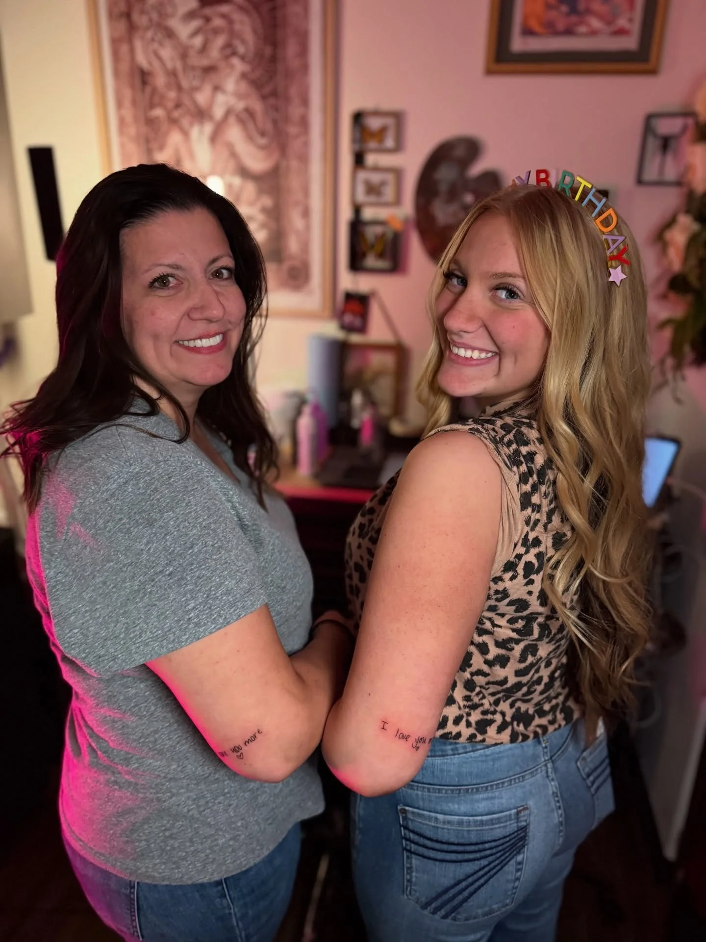 For Annie and Sadie💖
What better time for a fist tattoo than on your birthday✨
This was Sadie&rsquo;s very first piece where she and her mom swapped handwriting of their favorite phrase to one another 💕 

Thank you babes, for your trust, kindness a