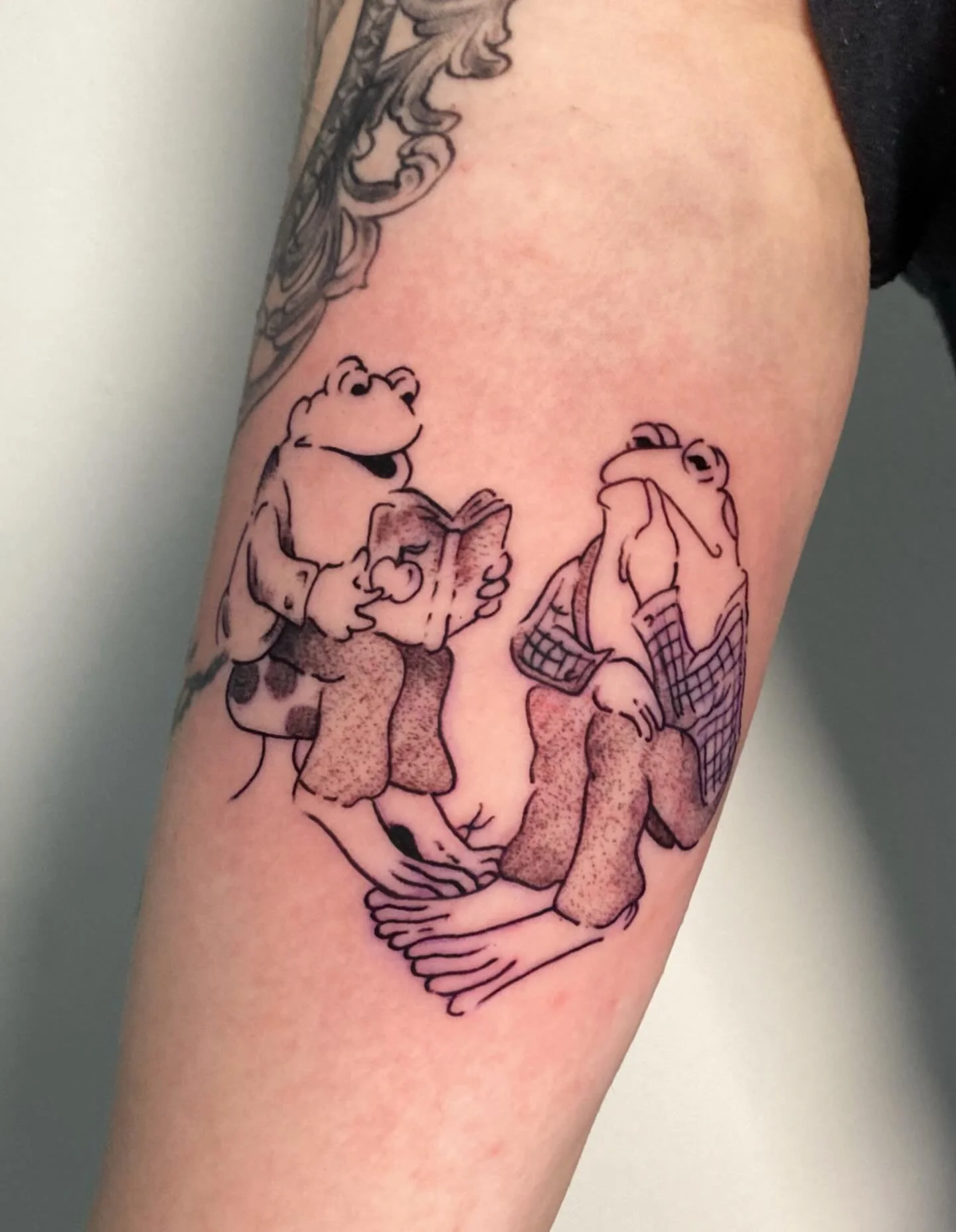 ✨Frog and Toad will forever be one of my favorite childhood stories 🥹 The way their friendship displays unconditional acceptance and support has always been so special to me. Even today, they continue to remind me what true friendship is all about. 