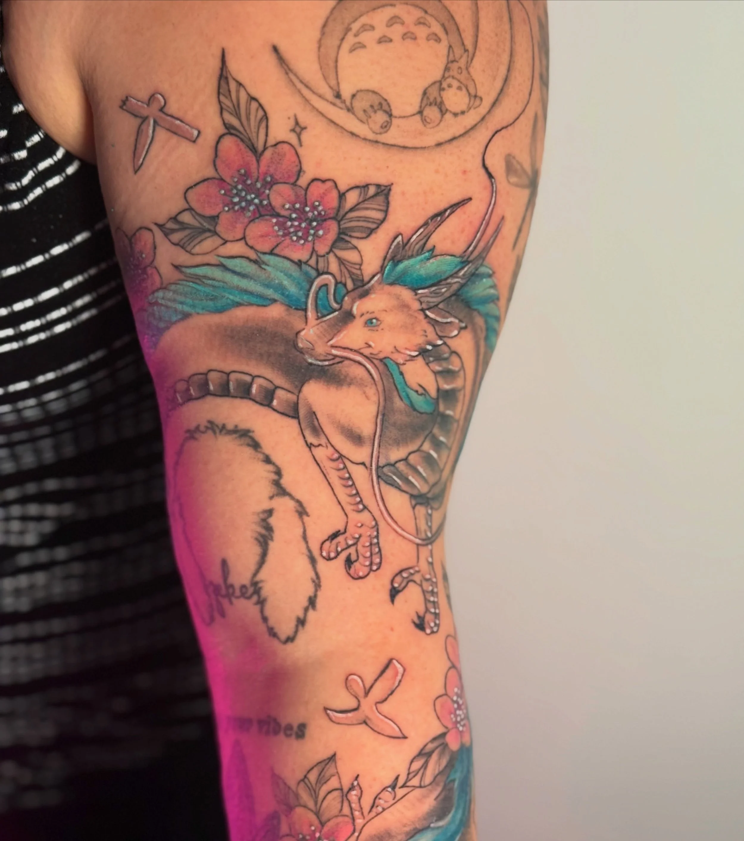 For Hana🩵

A sweet and sweeping Haku to tie her sleeve together💕this was an absolute pleasure to piece together and draw on. Thank you Hana, so very much, for your trust. 

Ps-your nails are always on point 💁🏻&zwj;♀️✨

✨ Hey there!! If you&rsquo;