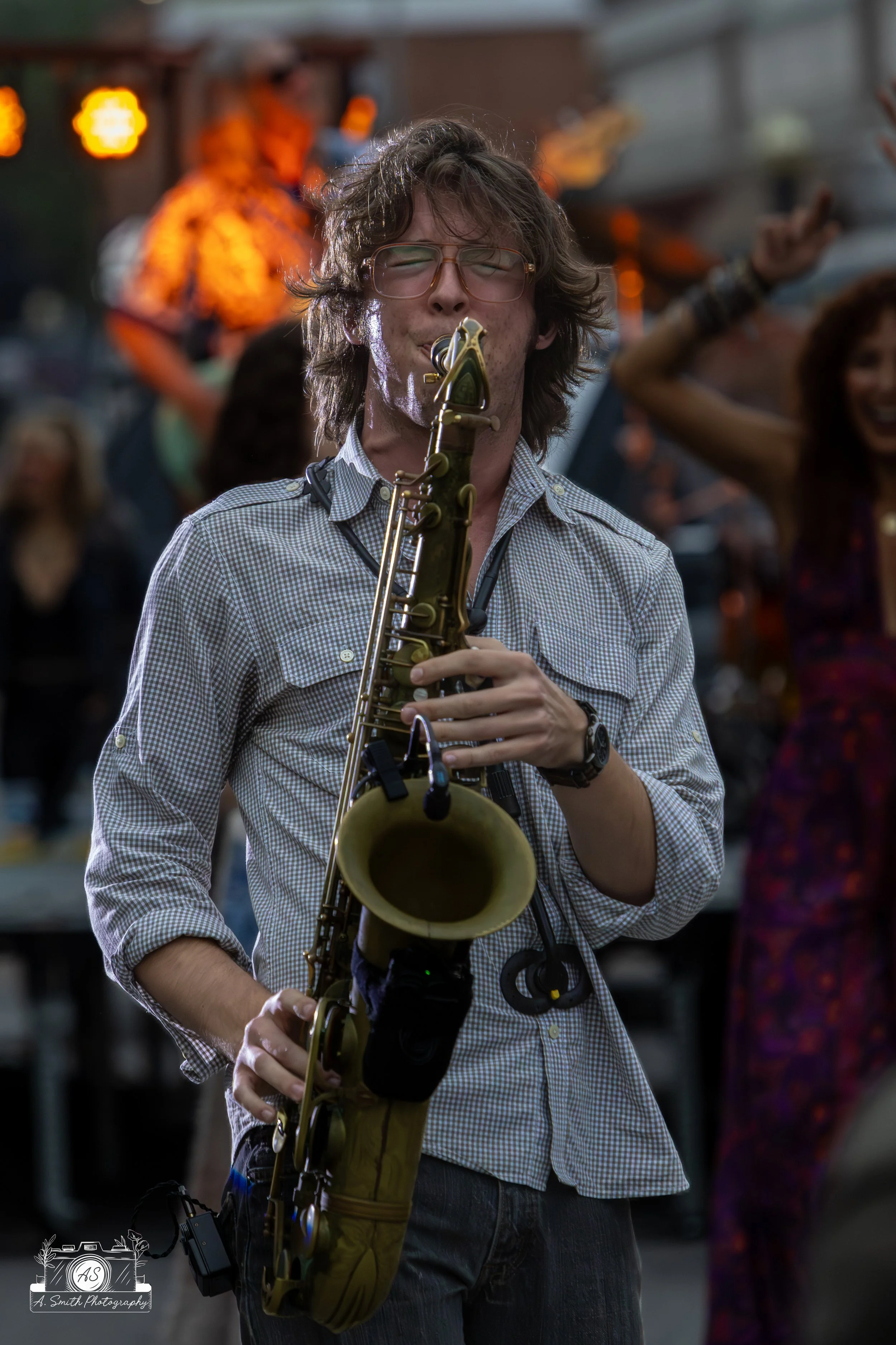 Professional live saxophone player performing for wedding guests at an outdoor evening reception. Live event musician providing upbeat entertainment for a corporate gala dance floor. 