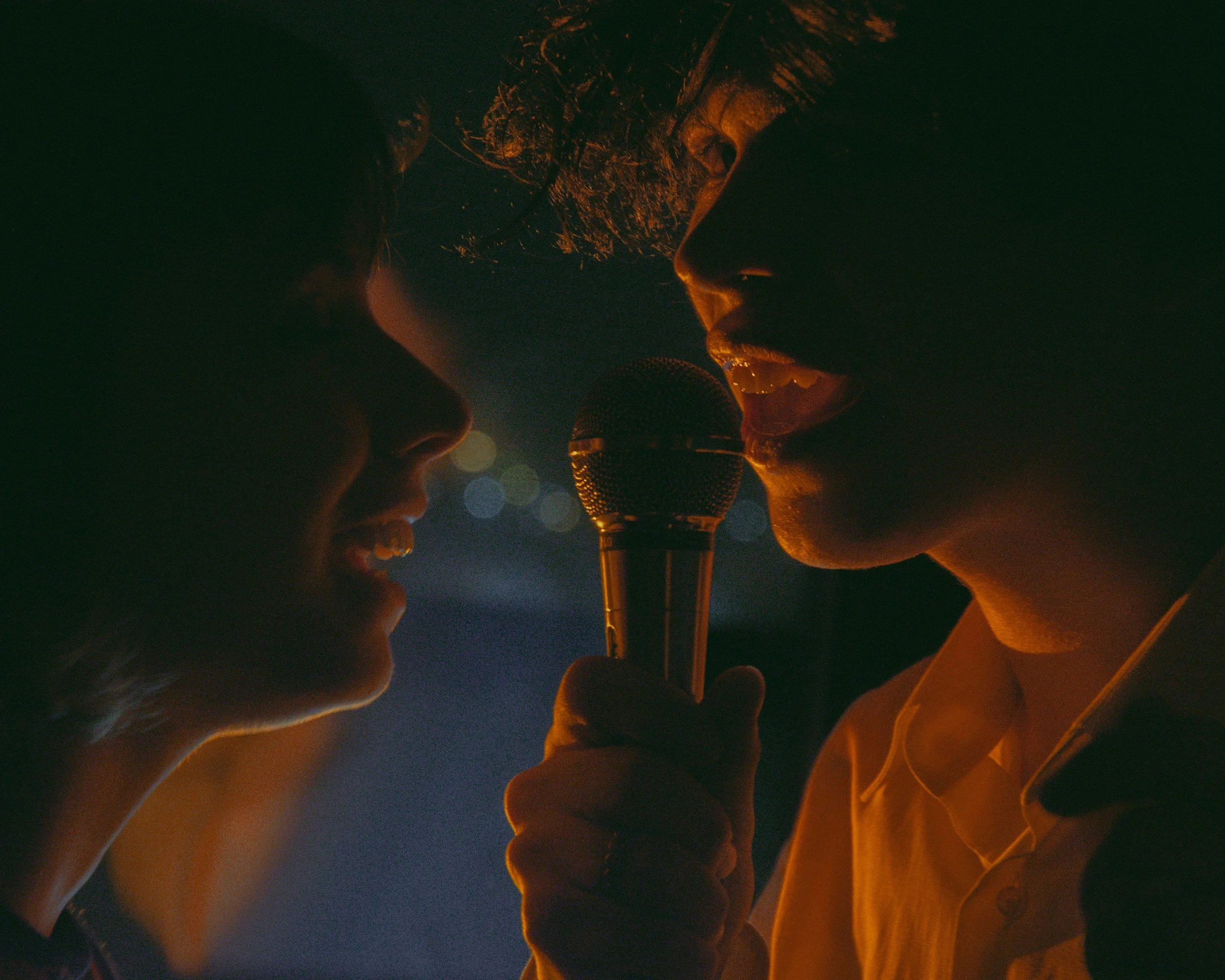 Top 20 Crowd-Pleasing Karaoke Songs Everyone Knows 