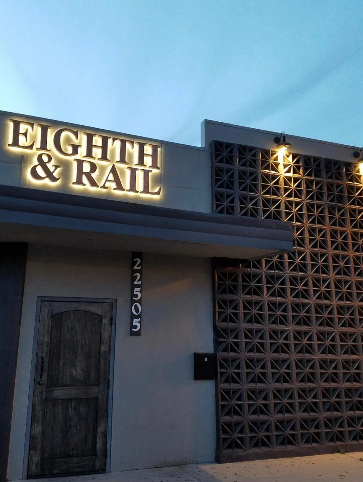Best Birthday Bars in Santa Clarita for Groups and Parties: Why Eighth &amp; Rail Stands Out