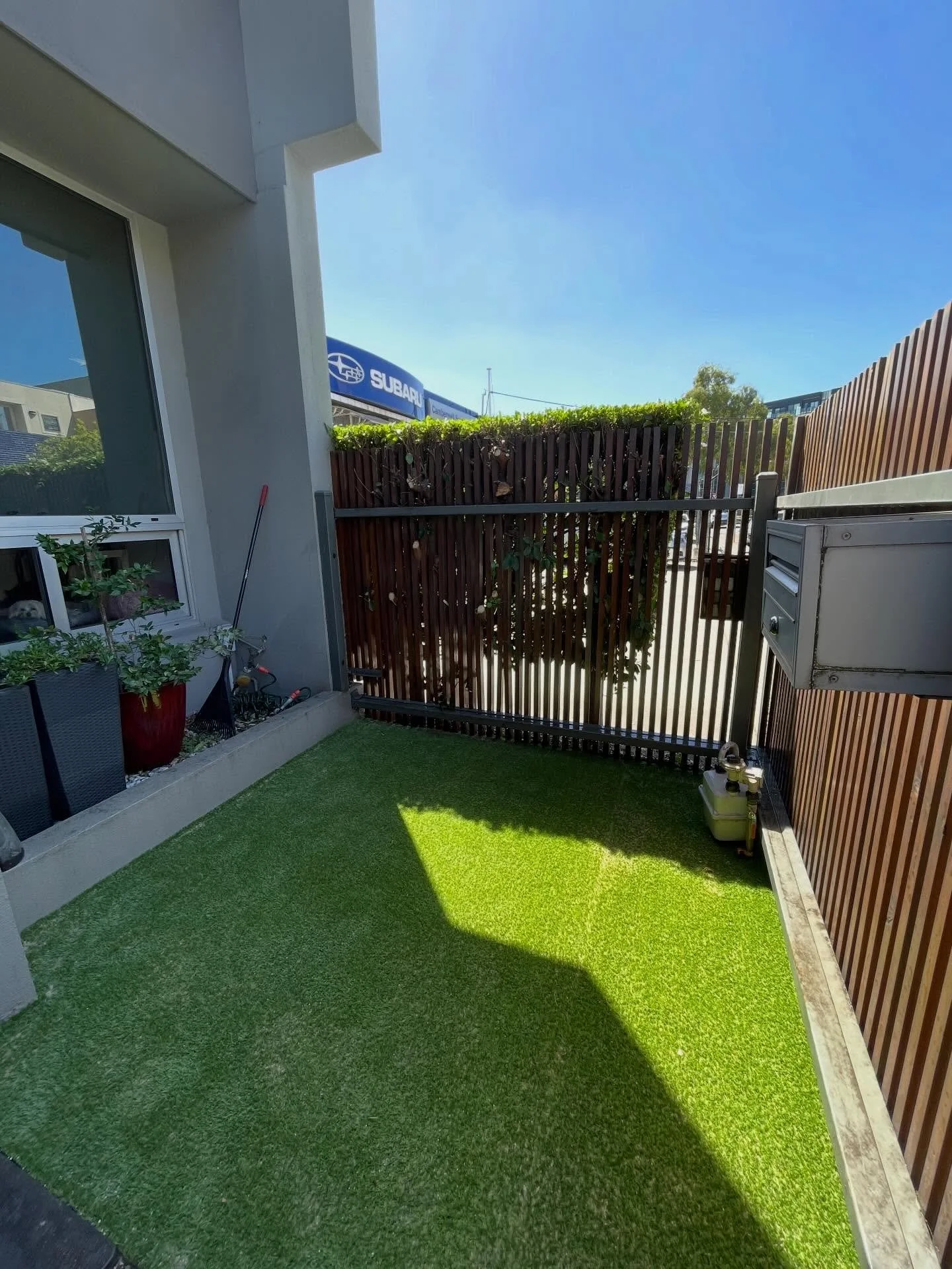 We love a good before and after at Lilium Gardening Services! For this job we removed the existing rock, trimmed back the encroaching Ficus from next door and laid some fake turf. This one was satisfying