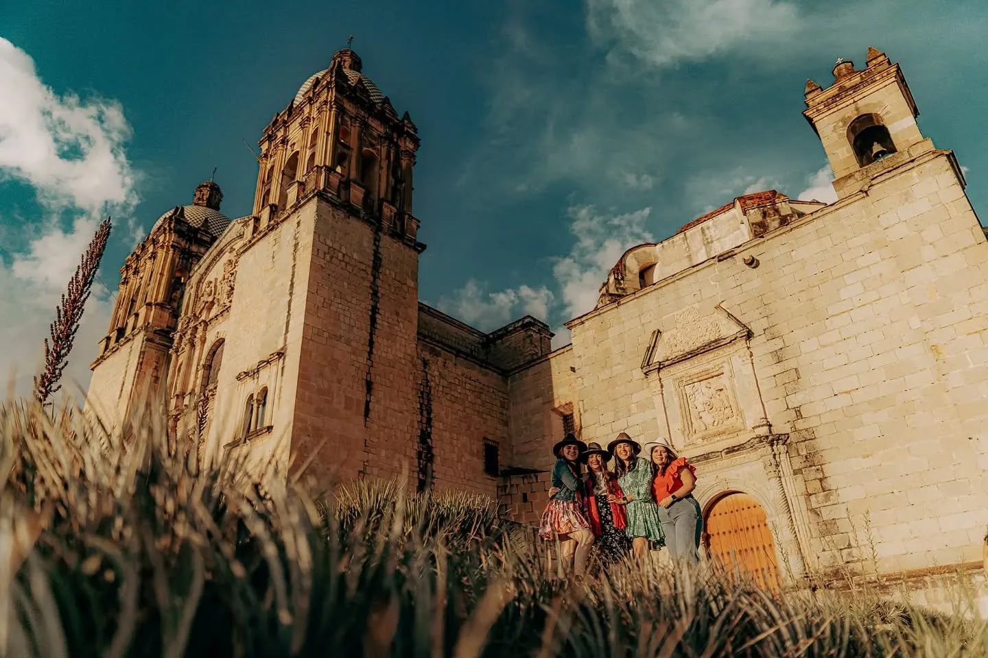 Recorre con nosotros los lugares más bellos de Oaxaca y haz tu sesión de fotos con nosotros. 
Walk with us in the beautiful places of Oaxaca, and make your shooting with us. 
#Oaxaca #phototour #tourphotography #photosession #oaxacaphot