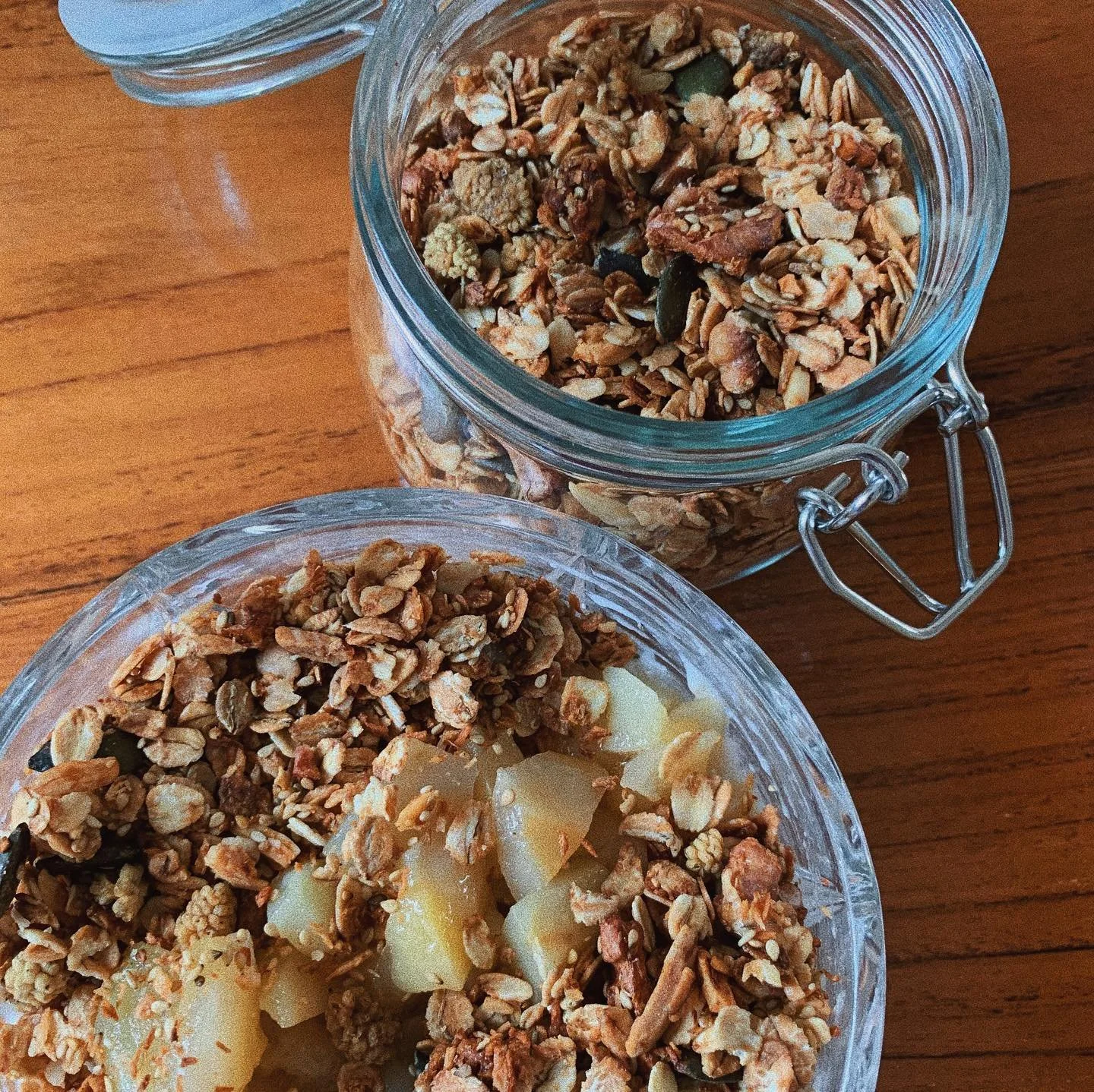 Selbstgemachtes Granola mit &Auml;pfeln aus dem Garten🥣🤩