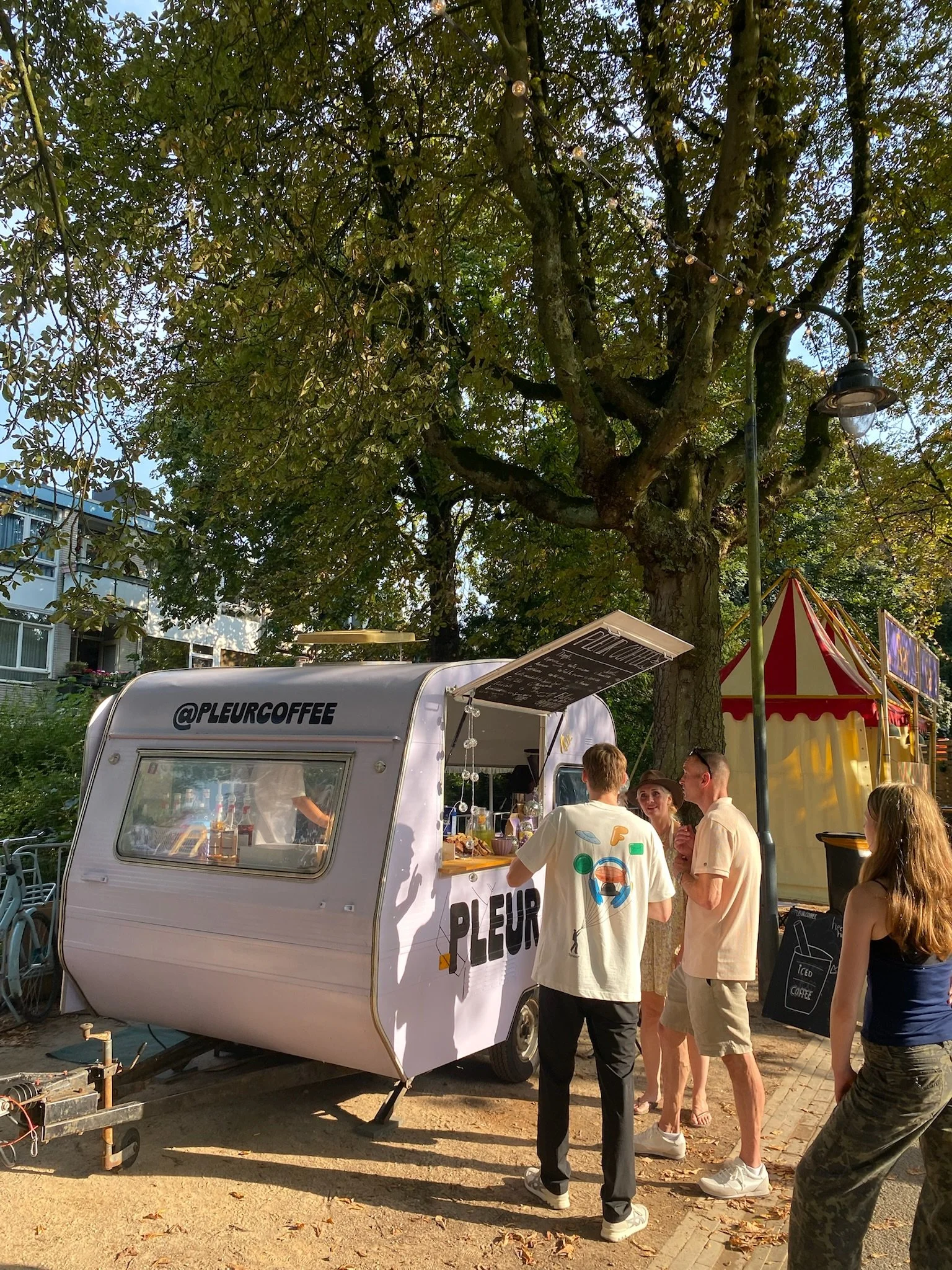 Pleur-Branding-Koffie-Foodtruck-Fotografie-Noorderzon.JPG