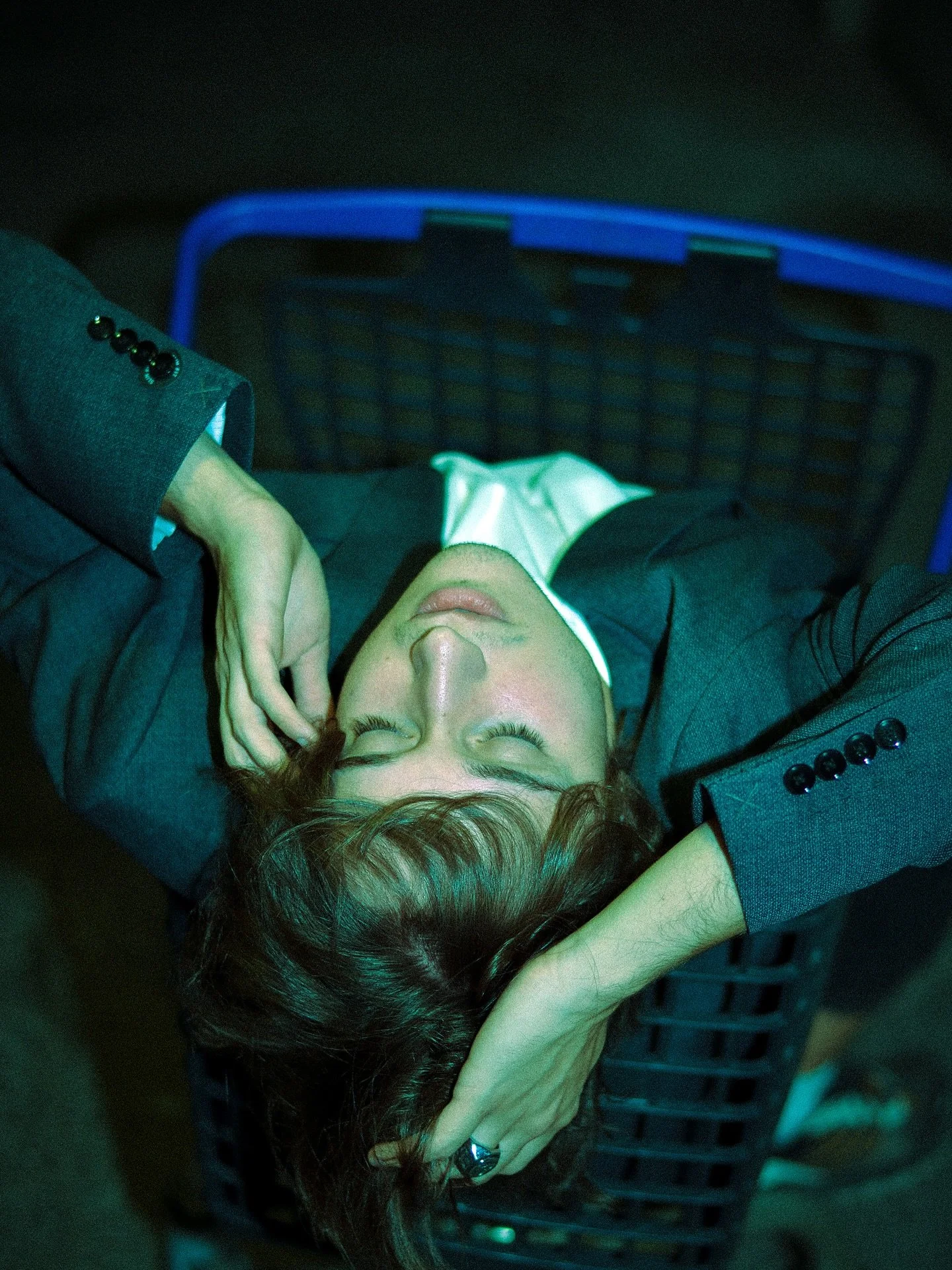 First part of the shoot I did with the amazing @colisiongallery 📸✨

My song Pistachio Box drops on October 3rd 🌪️📺so I got this as an introduction. To bring the vibe of my ep (Sound Machine) to real life.

#artistsoninstagram #photoshoot #bedroomp