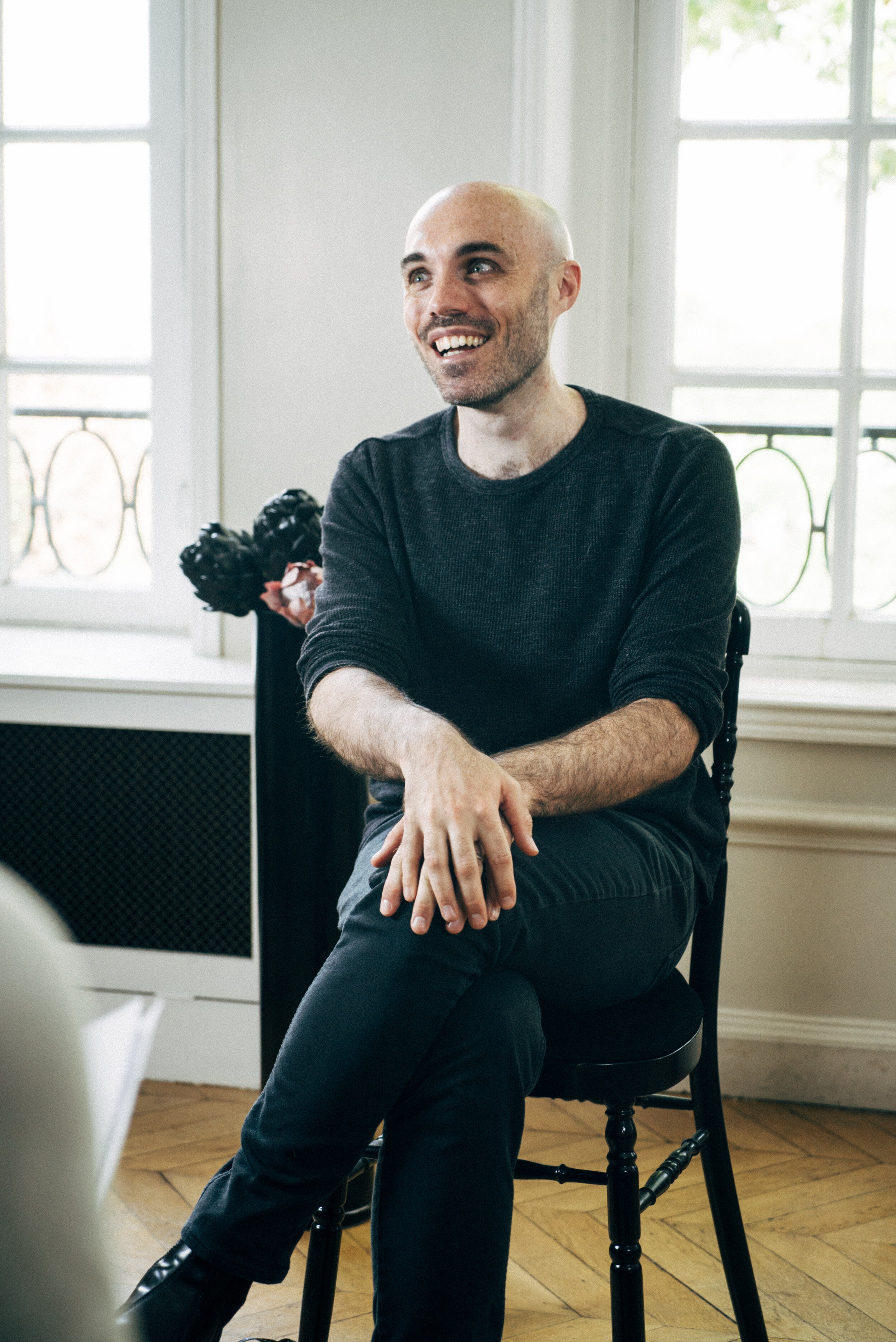 Portrait du réalisateur David Lowery lors d'une interview