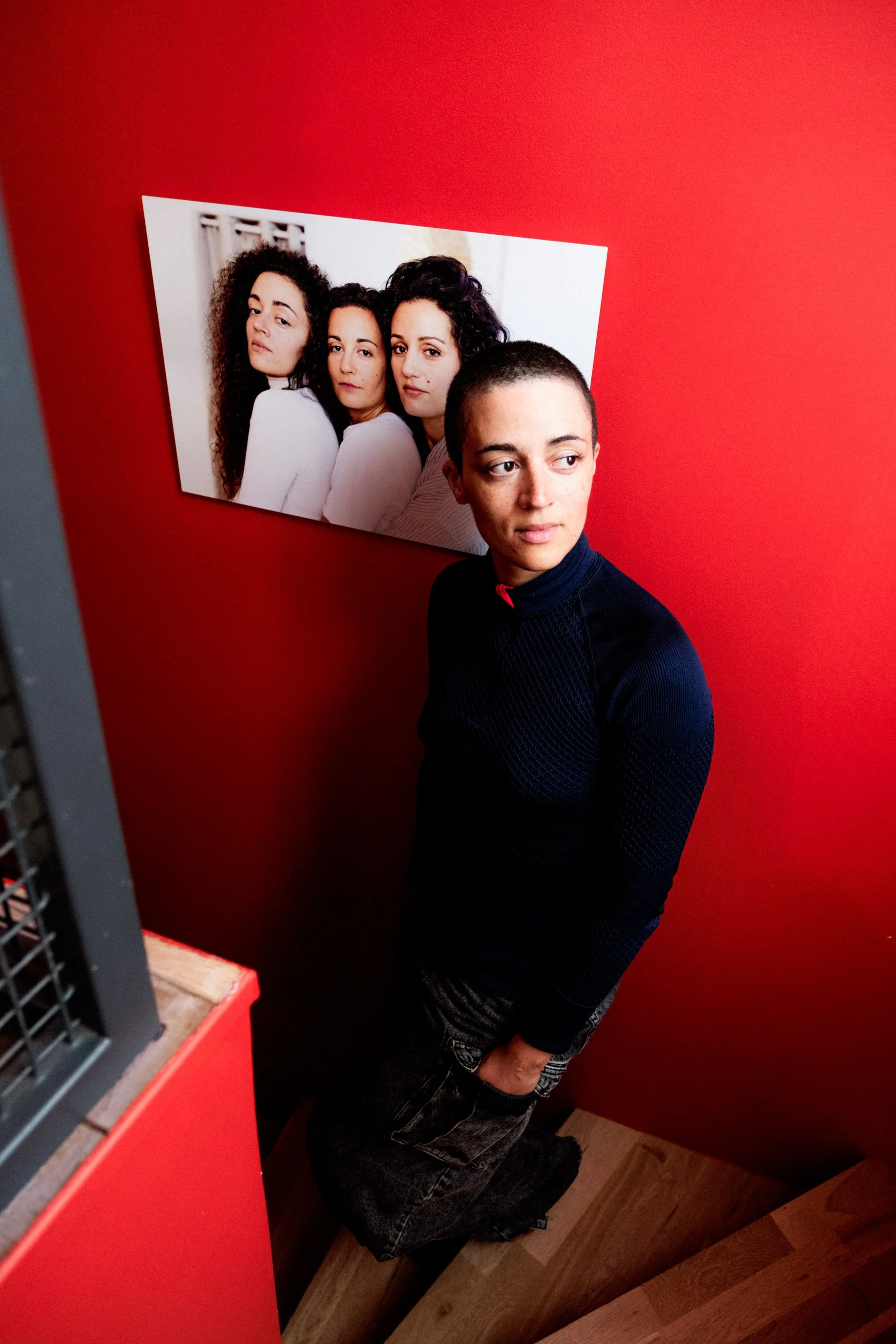 Portraits d'artistes, de mannequins, de couples et de familles avec un style spontané et brut. Pour vos books d'artistes ou de models, pour vos photos de famille ou vos supports promotionnels. 

Portraits of artists, models, couples, and families in 