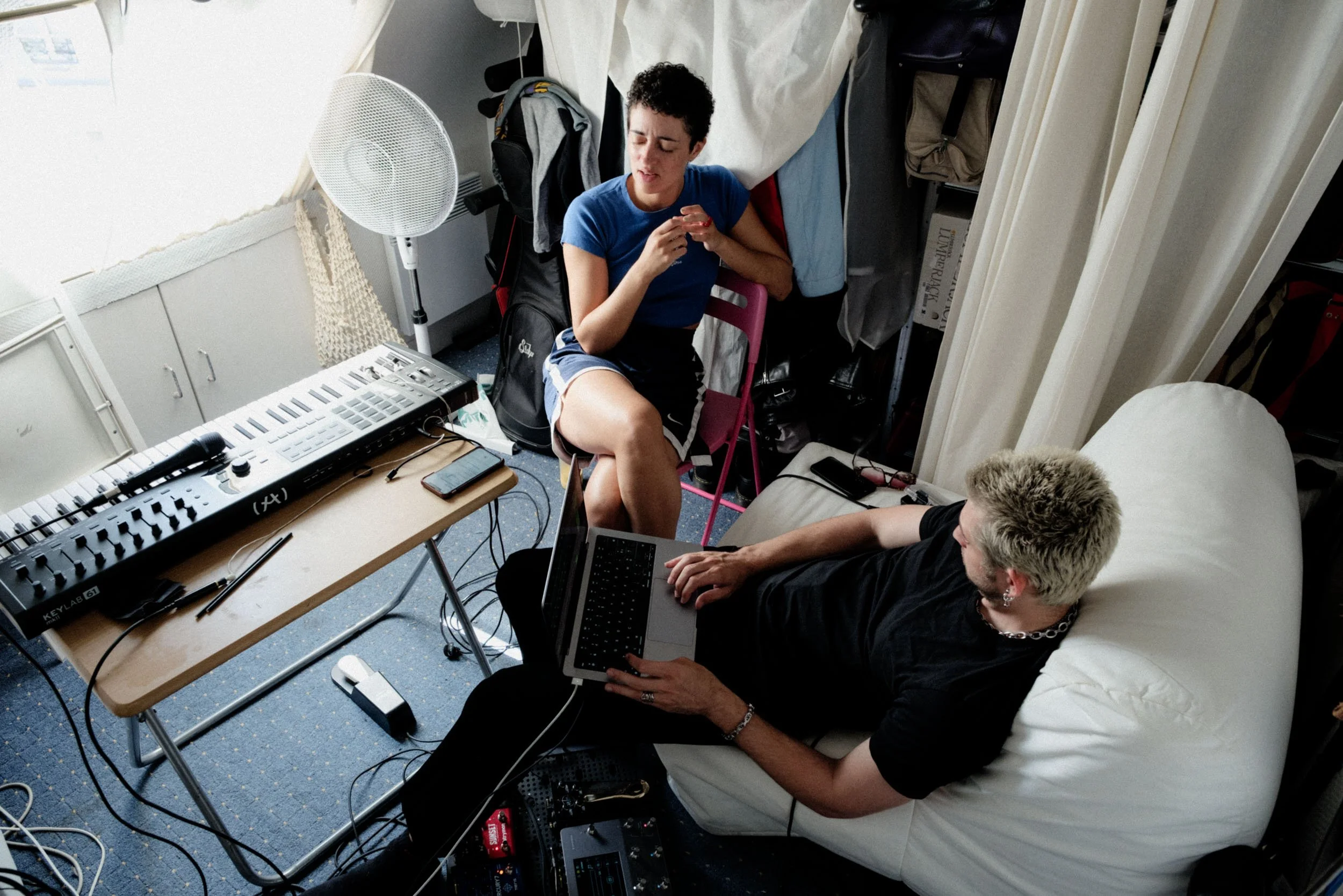 Calypso, KALUPTO's composer, with her musical partner Victor, in his studio. The two artists are rehearsing for their upcoming concert at La Boule Noire, in 2 days' time.
