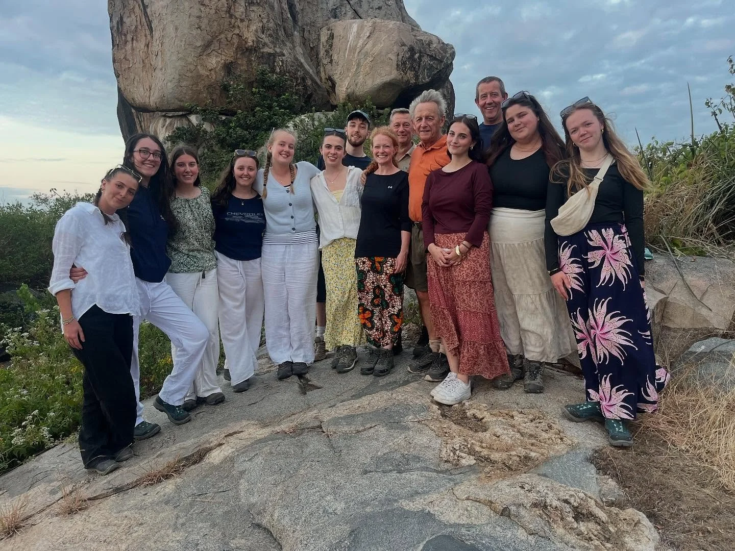 Our assistant leaders of the summer ❤️ #tanzania #volunteer #summertrip #travel #africa #leaders #gomad #friends #eaglerock