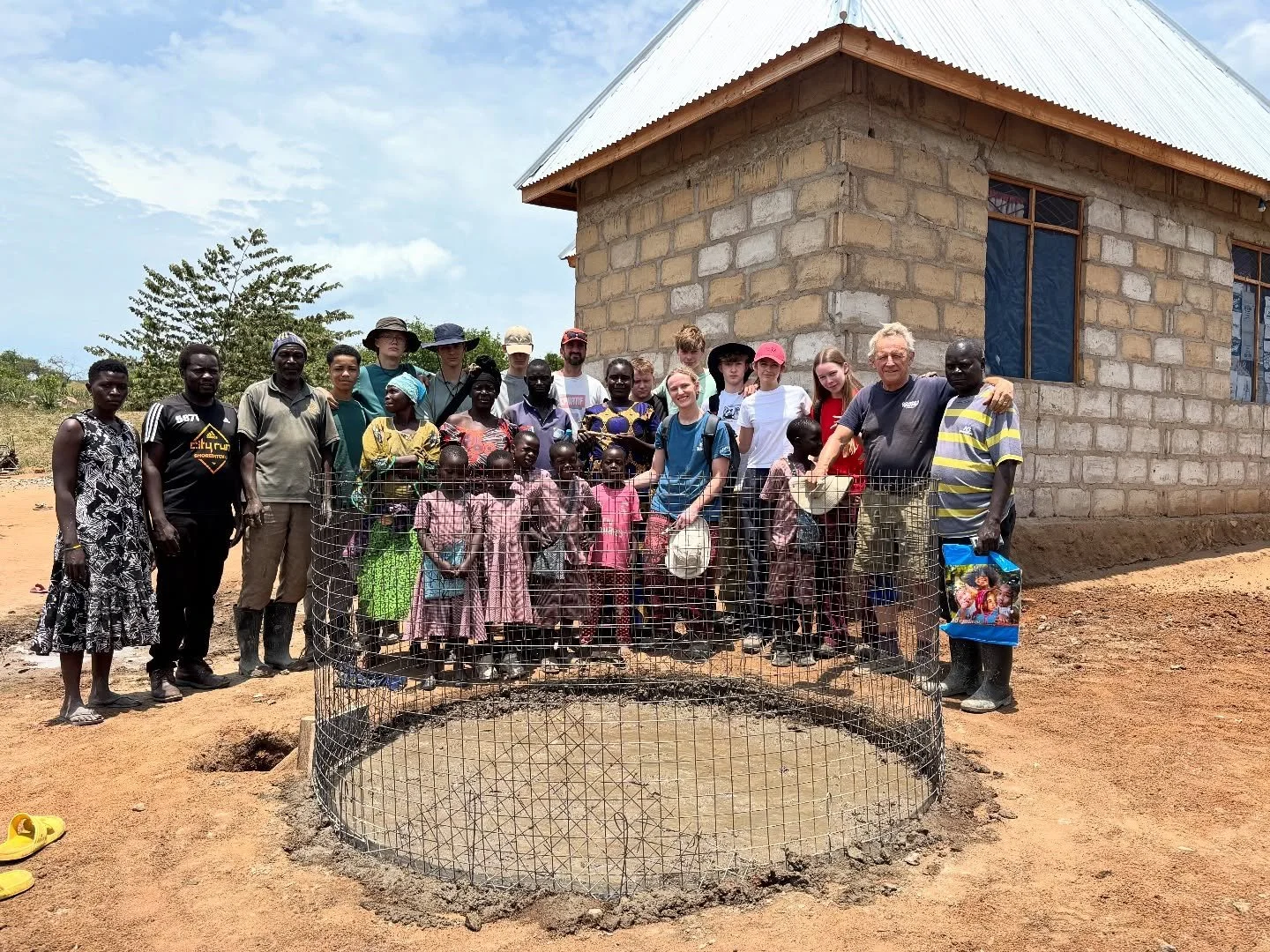 This week in Musoma, we’ve been joined by a wonderful group from @thameschristianschool 
It’s been a busy week full of exciting and life changing projects: 
π¦ They’ve started building one water tank to improve the health of a fami