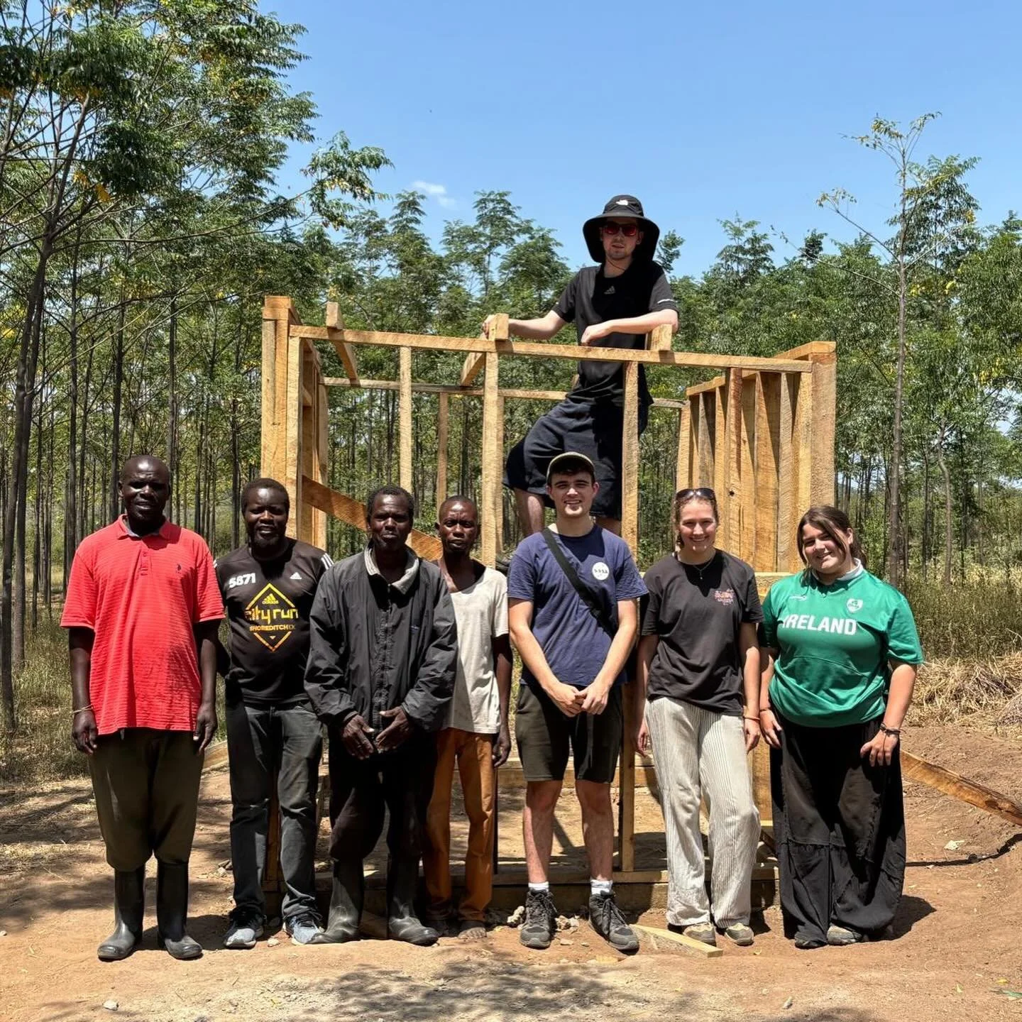🌱 Teamwork in Action at Nyankanga Dam 🇹🇿

A few moments captured from Nyankanga Dam, where our incredible team have been hard at work building a new tool shed to support one of our tree-planting projects.

These behind-the-scenes structures might 