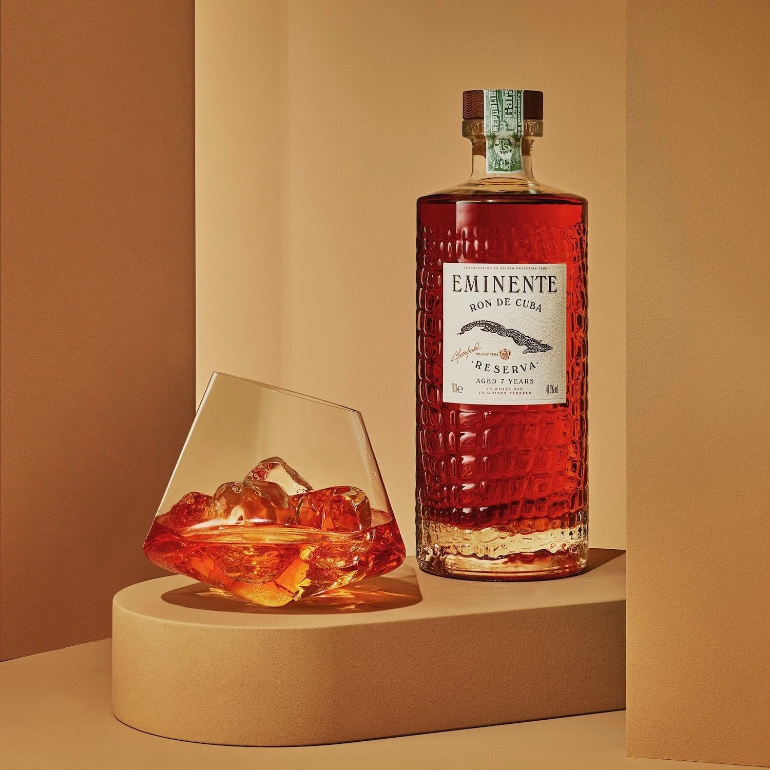 Creative drink photography of Eminente rum by Frankie Turner for an advertising campaign
