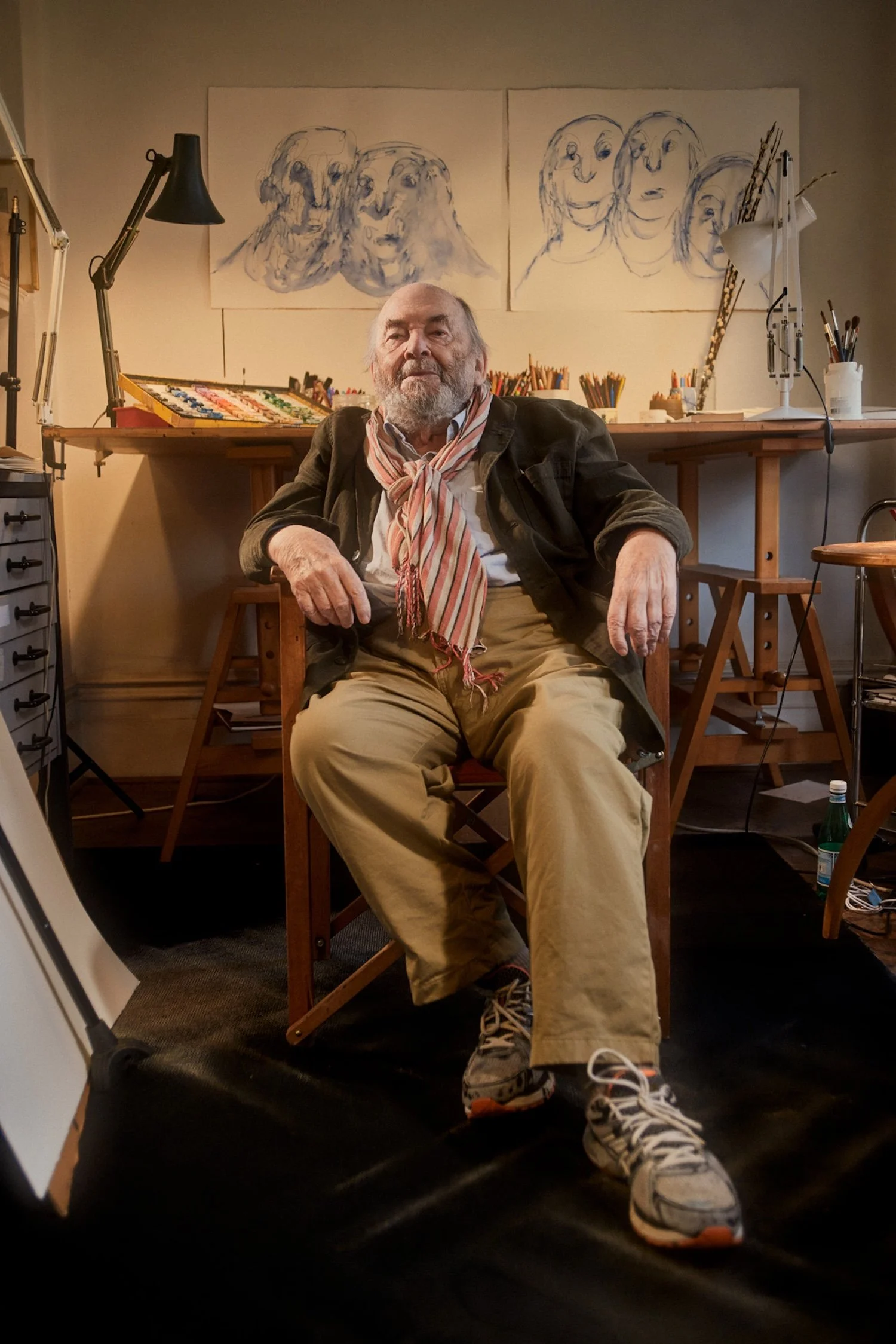 Flock-Chris_Floyd-photographer-Quentin_Blake-Daily_Telegraph_Magazine_portrait-colour-chair.jpg