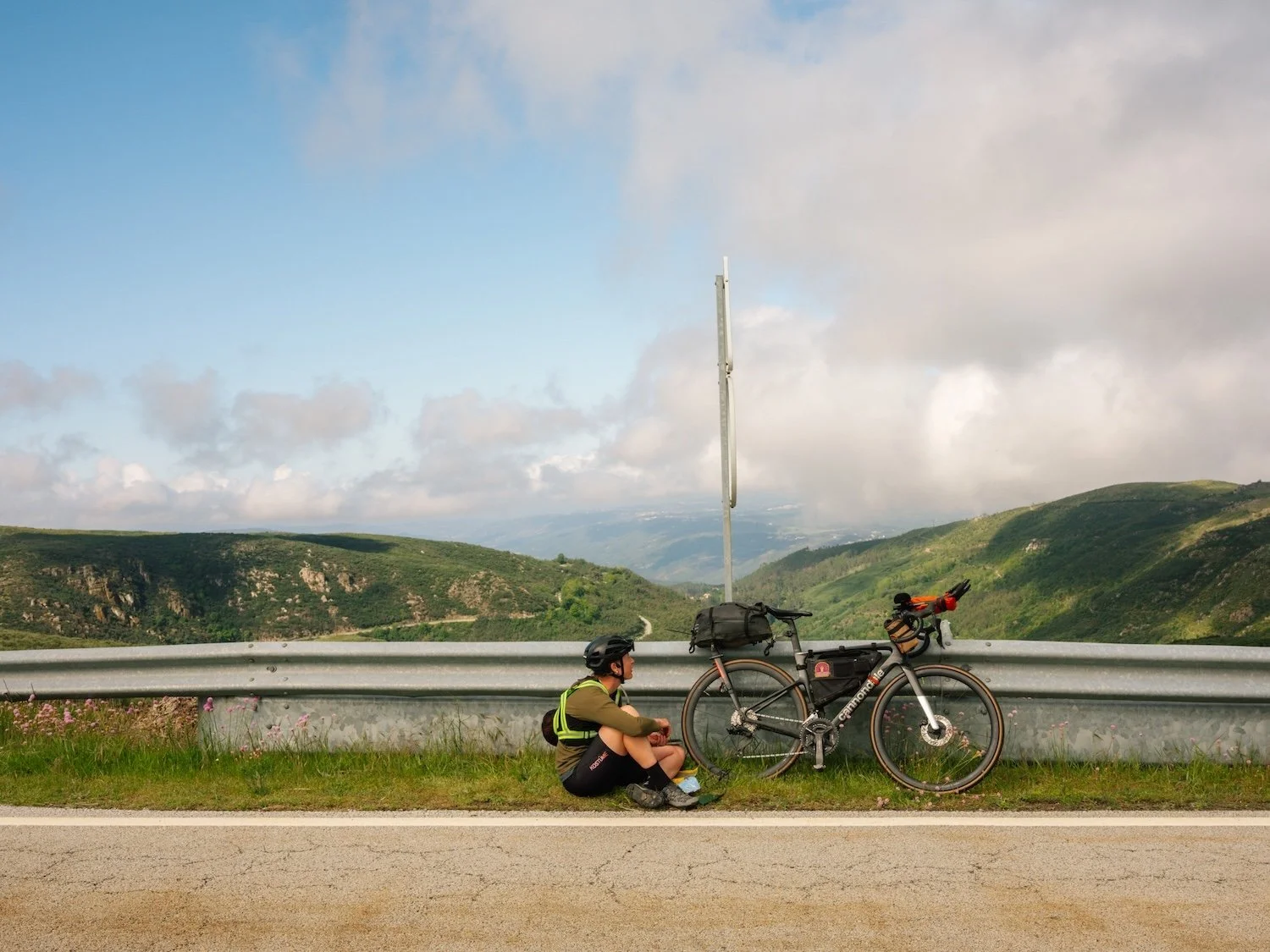 flock-liz-seabrook-lost-dot-101-race-cycle-adventure-8397.jpg