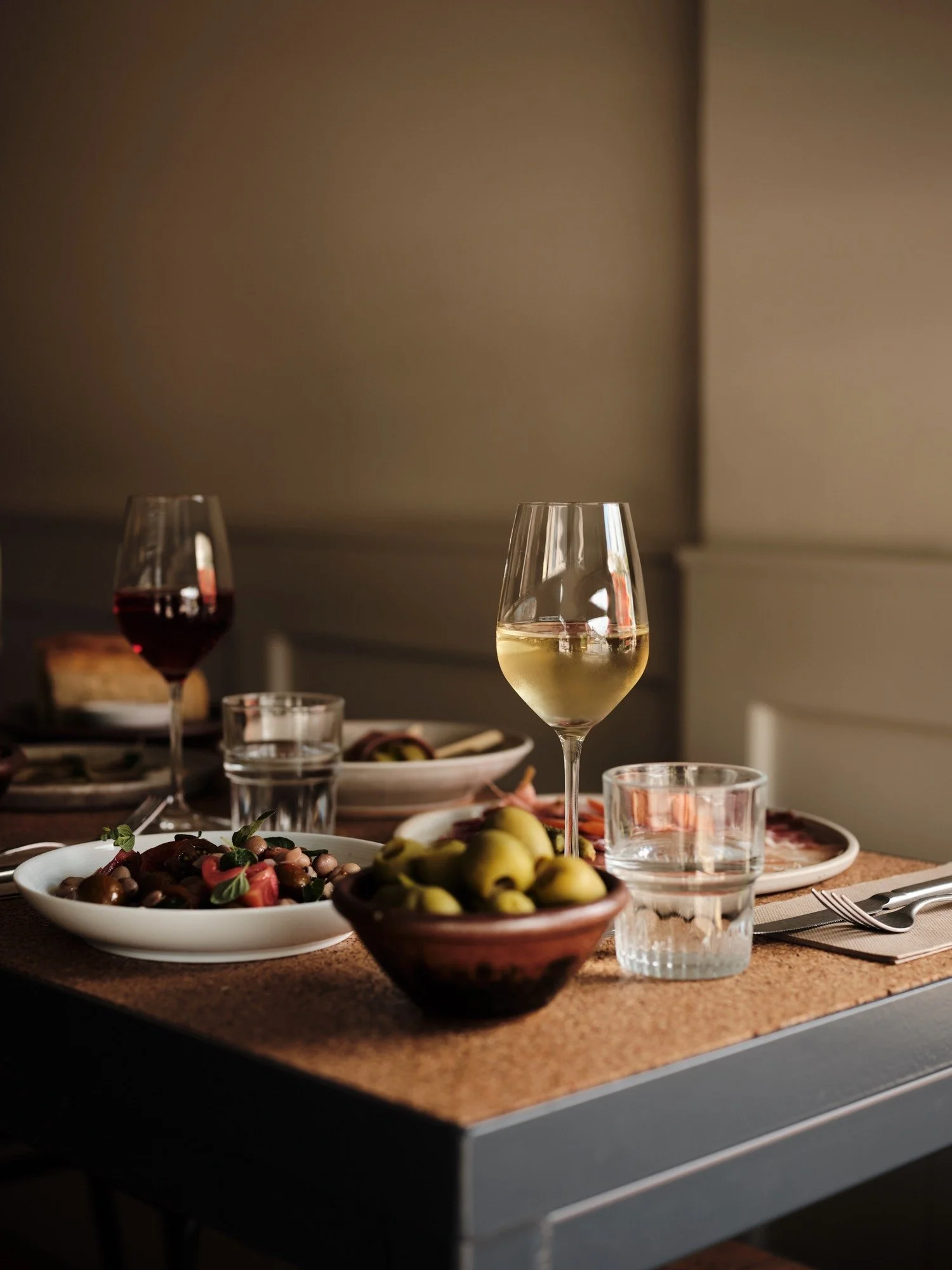 Flock-Liz-Seabrook-food-provenance-chef-photographer-publication-table-setting-Yardarm_WineBar_DSCF8004.jpeg
