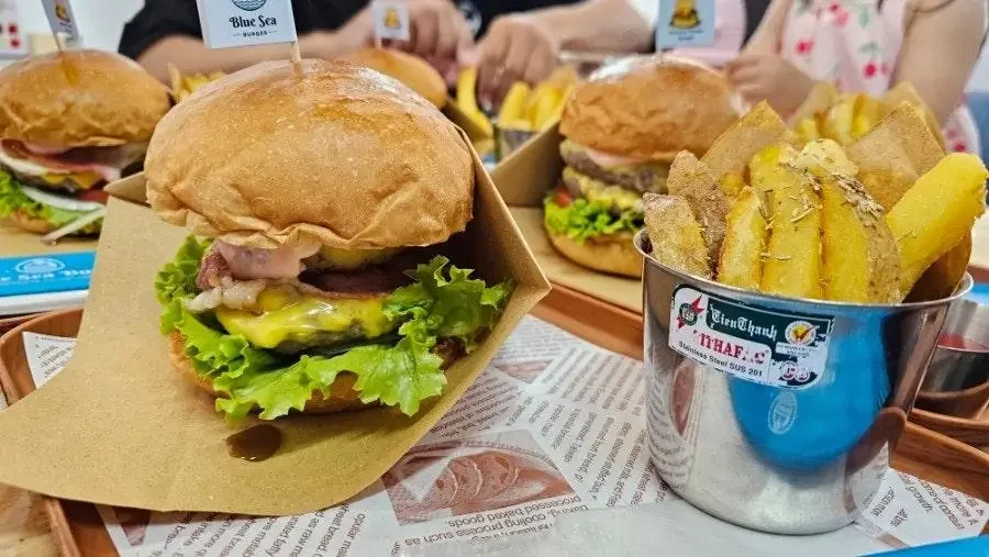 Blue Sea Burger3.webp