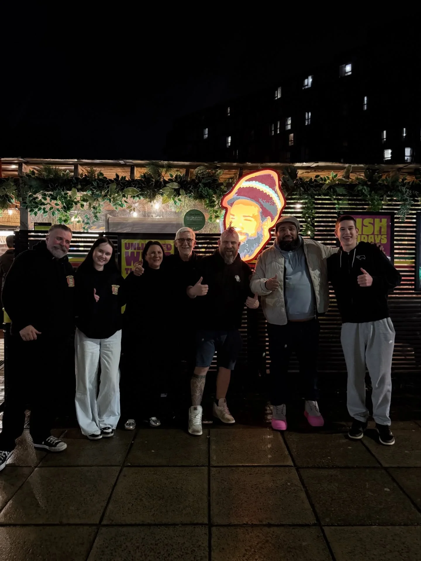 We had some very special guests for dinner last night 🥹 hope you enjoyed our special spuds!! 💚💛❤️ Collab soon come @jacketpotatoladies xx