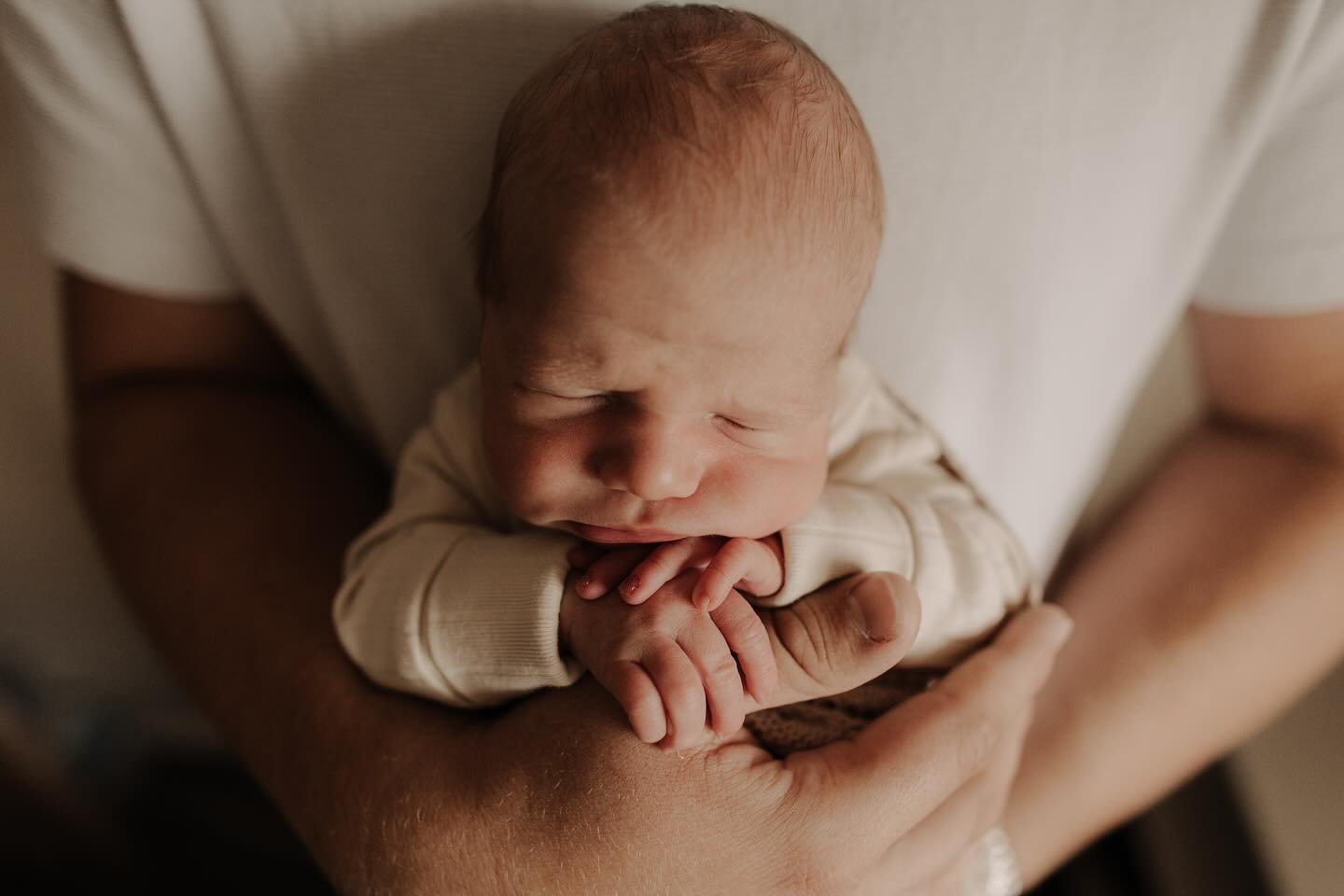 Meet Murphy &ndash; 9 days new and already stealing hearts 💛
The first grandchild of my oldest and crazy mucker &mdash; and what a dream he was to photograph. So calm, so content&hellip; completely unaware of the whirlwind of fun that awaits!
Becaus