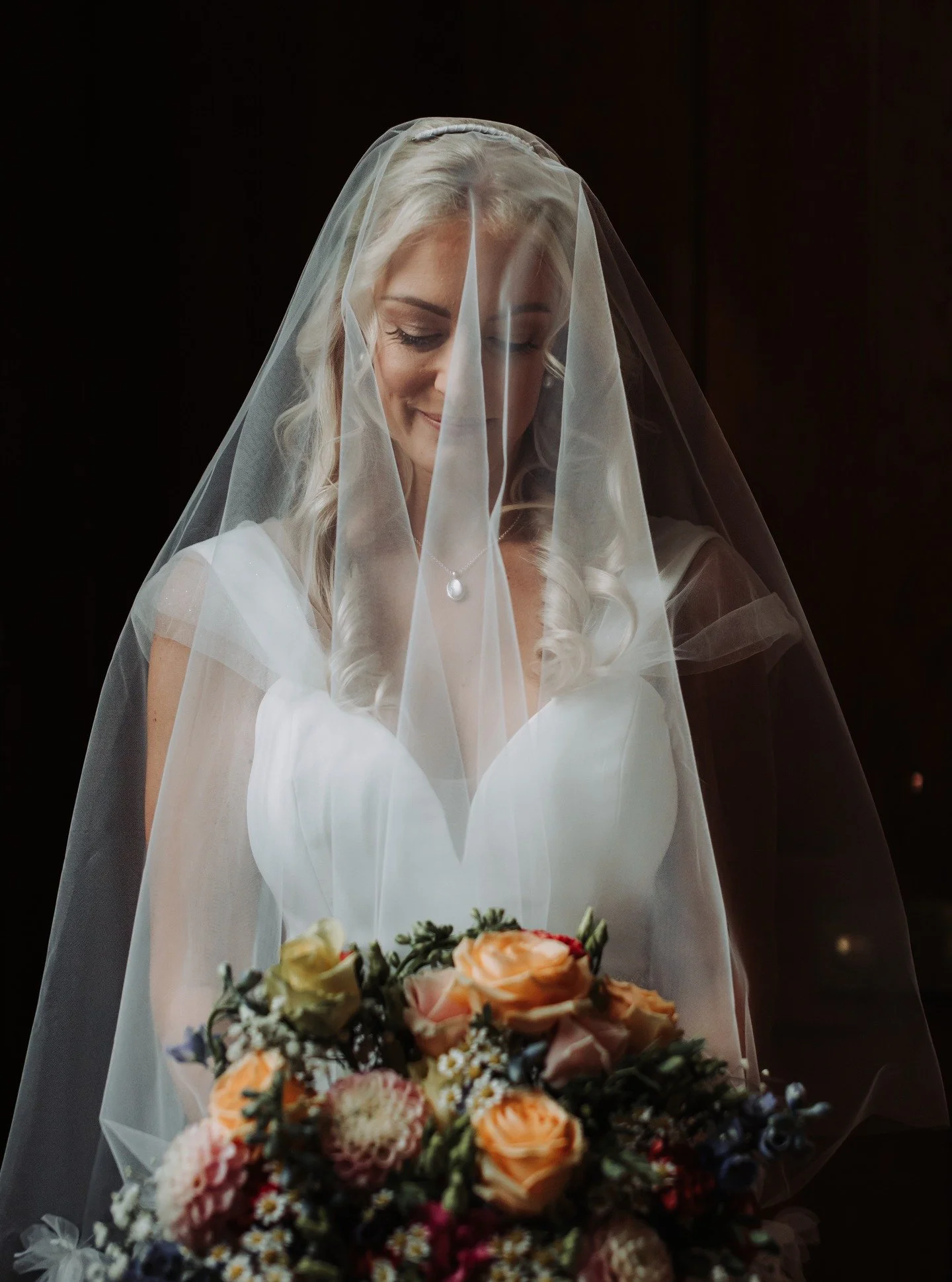 LIZ you looked incredible, I couldn't resist popping this on my feed, while I'm sorting your tasters. one very classy lady.. @amy_yeomans_hair_and_makeup so lovely to work along side you, the A team were together for Saturday. @bespokecreations