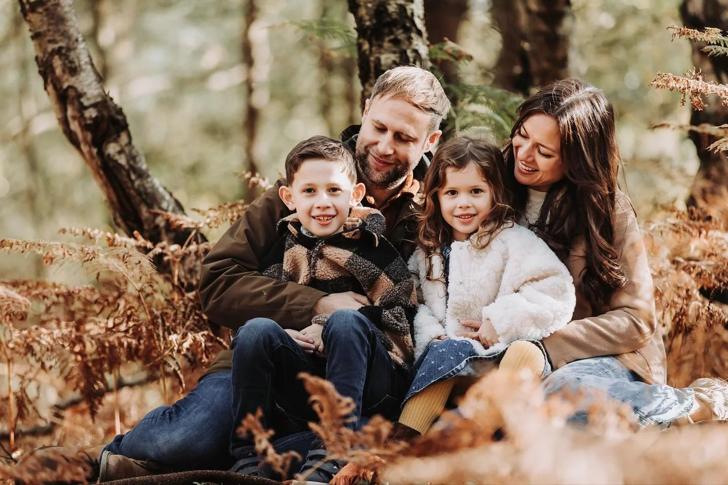 Mum had been searching for ages to find a photography style she truly loved, and somehow that search brought her all the way from Leicestershire to me this weekend 
We spent Saturday wrapped in autumn colours, laughter, and that easy kind of connecti