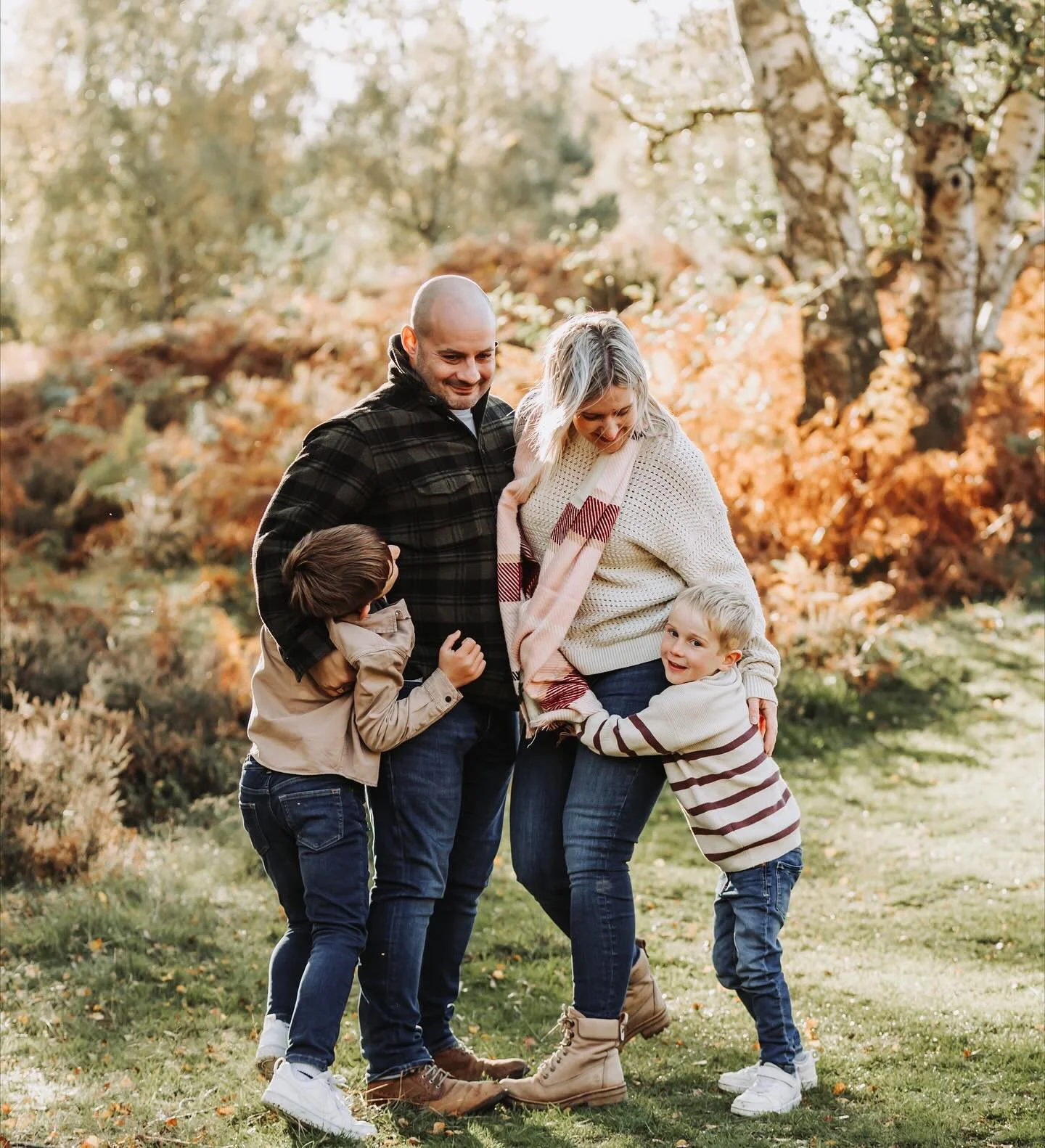 Siblings, partners, kids and a very chilly wind on Saturday !! All good fun and great to catch up with these guys, I can’t believe fin is 10 !! I remember his newborn shoot like it was surely only a few years ago ..