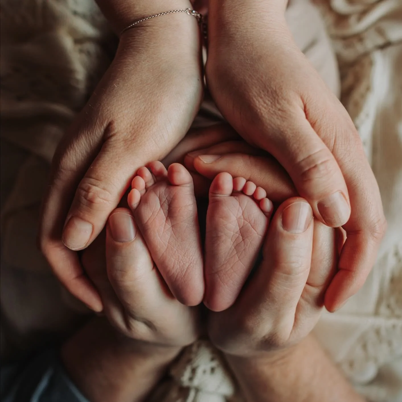 // No faces. No fuss. 
Just the tiniest toes tucked safely inside mum and dad&rsquo;s hands.

This gorgeous family wanted to stay anonymous, and honestly, there&rsquo;s something even more powerful about images like this. It&rsquo;s about connection,